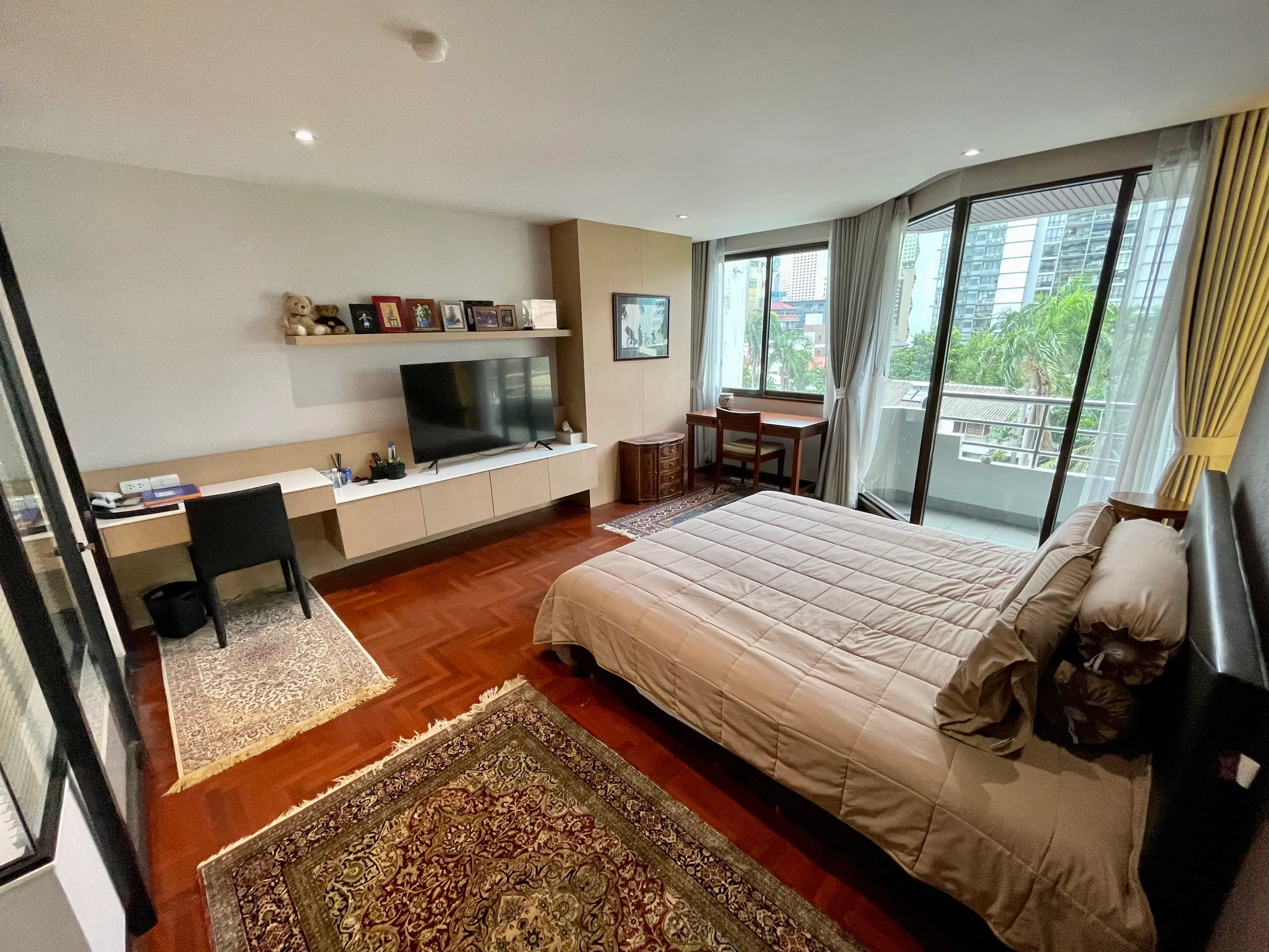 2 Bed/ 2 Bath Lake Avenue