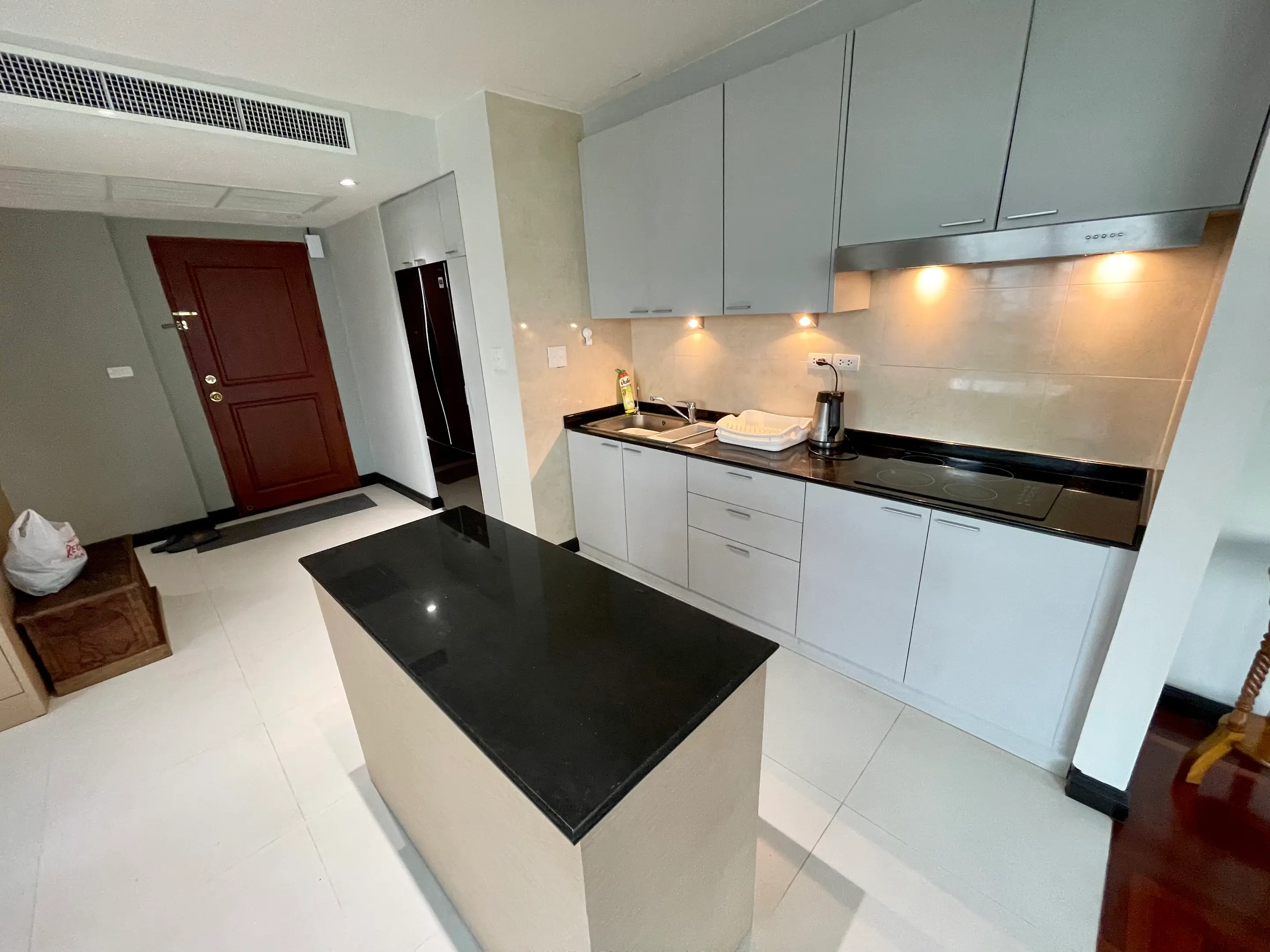 2 Bed/ 2 Bath Lake Avenue
