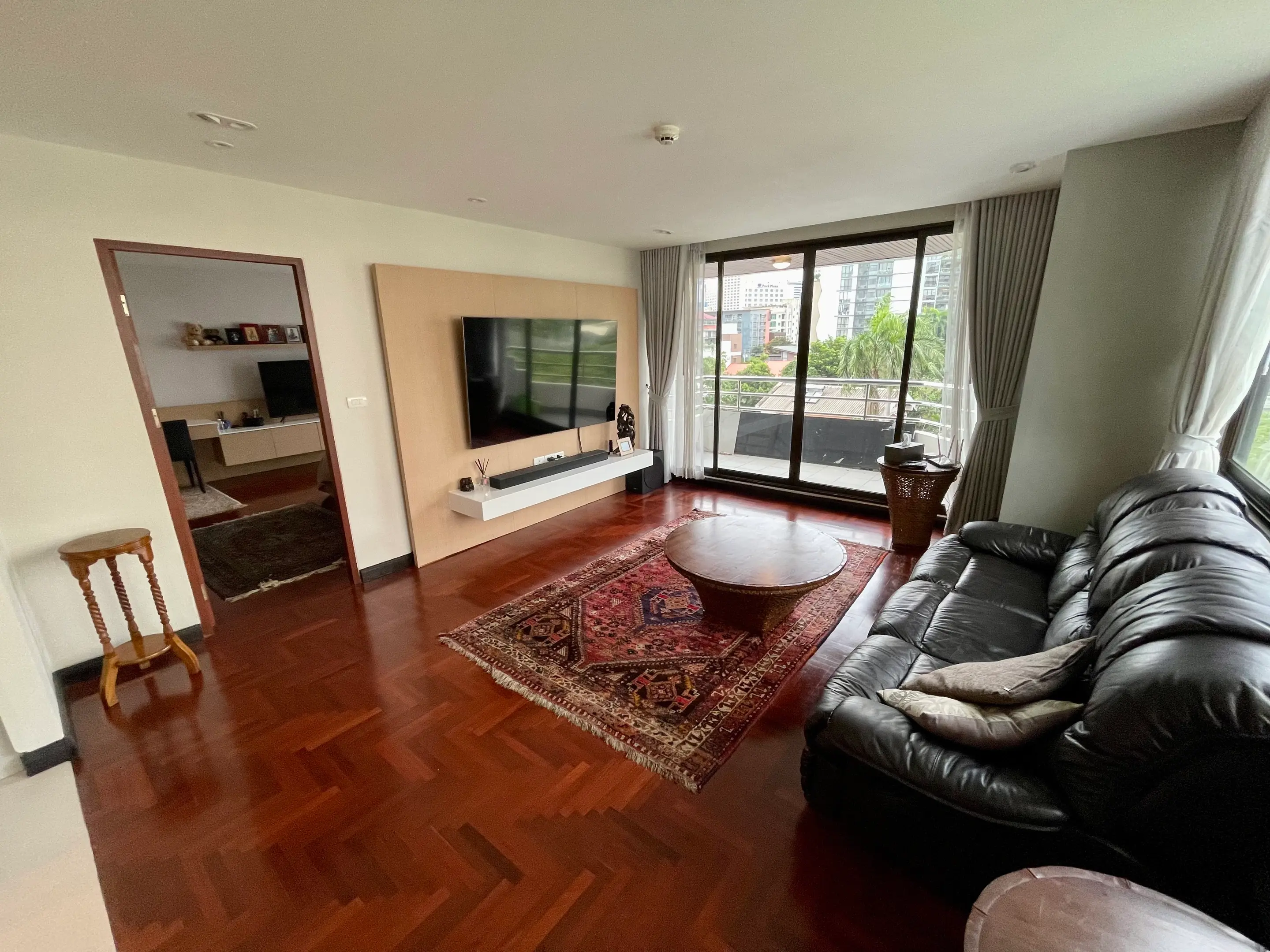 2 Bed/ 2 Bath Lake Avenue