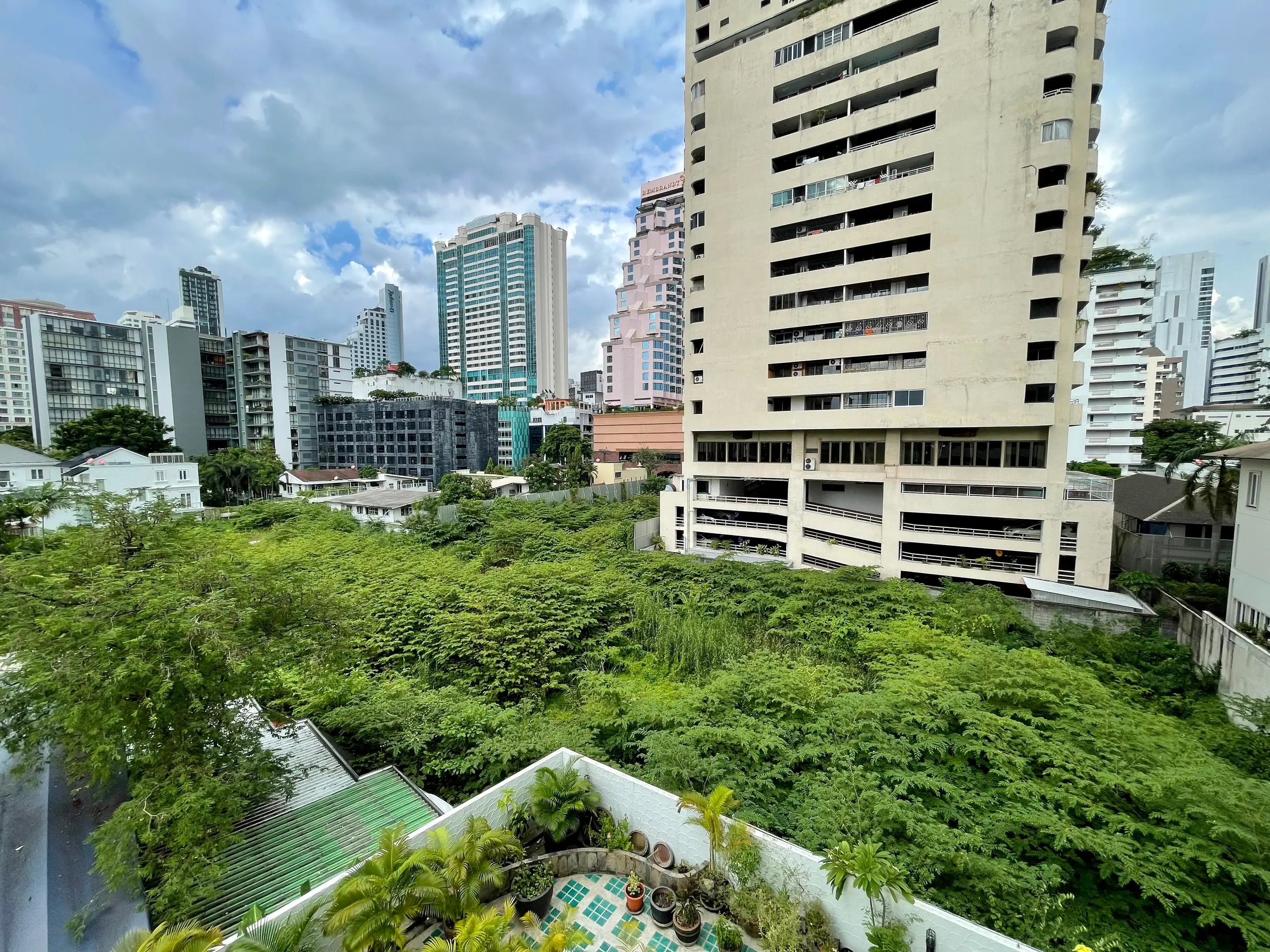 2 Bed/ 2 Bath Lake Avenue