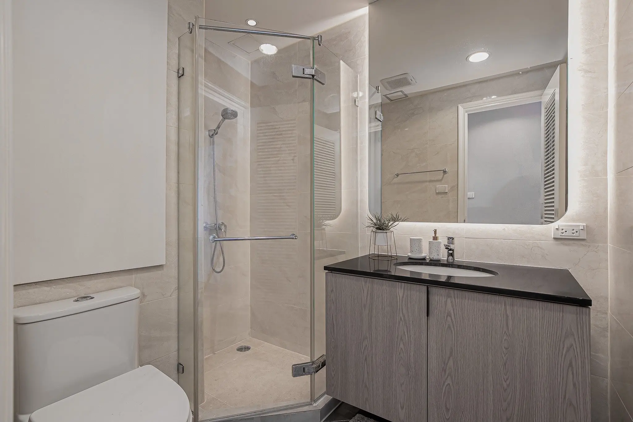 3 Bed/ 3 Bath Hampton Thonglor 10