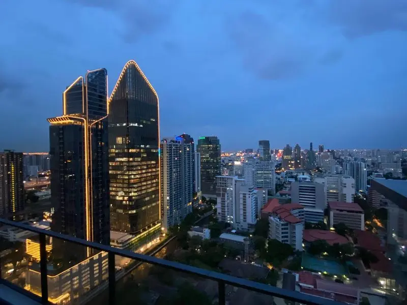 2 Bed/ 1 Bath The Lofts Asoke
