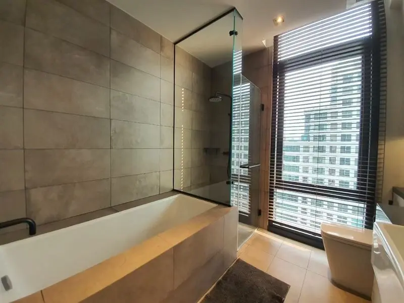 2 Bed/ 1 Bath The Lofts Asoke