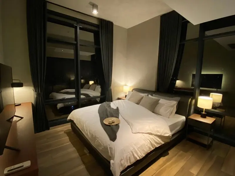 2 Bed/ 1 Bath The Lofts Asoke