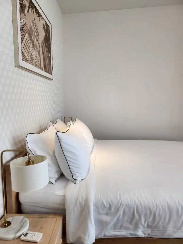 2 Bed/ 1 Bath Park Origin Phrom Phong