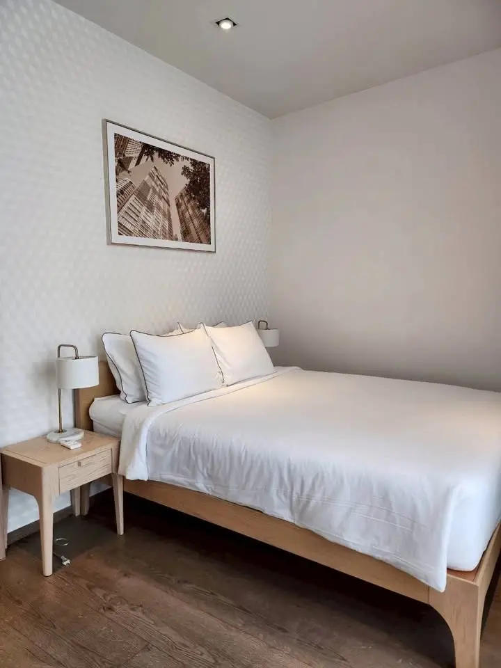2 Bed/ 1 Bath Park Origin Phrom Phong