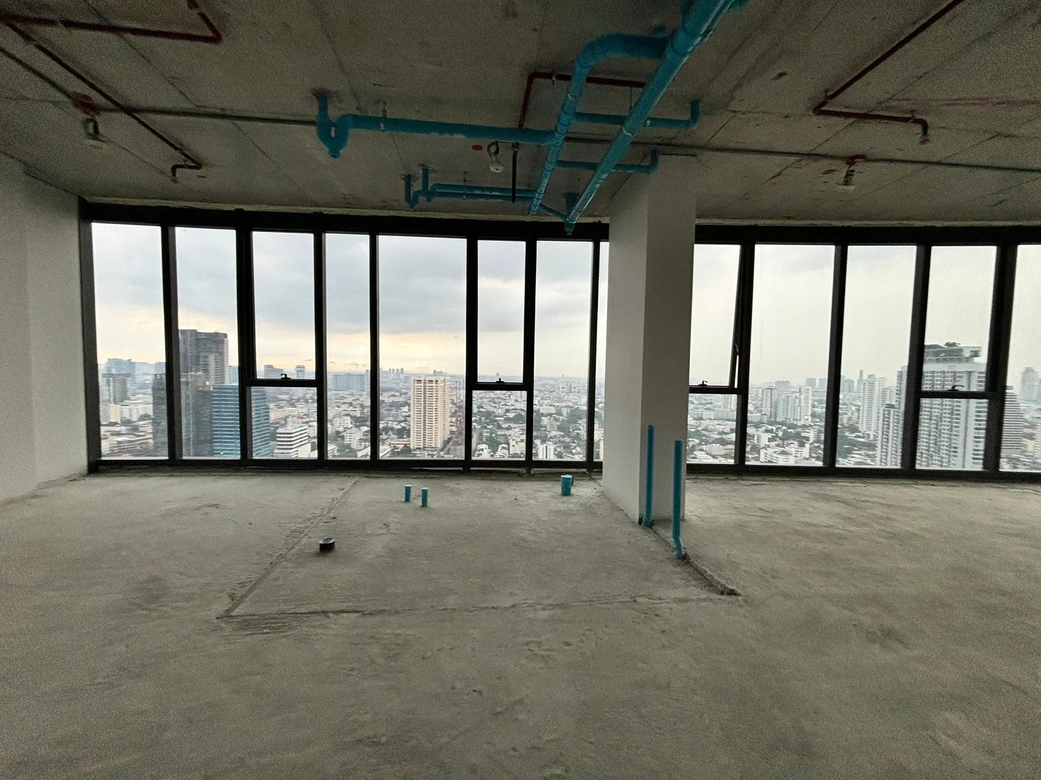 Bare-shell Penthouse. Aestiq Thonglor