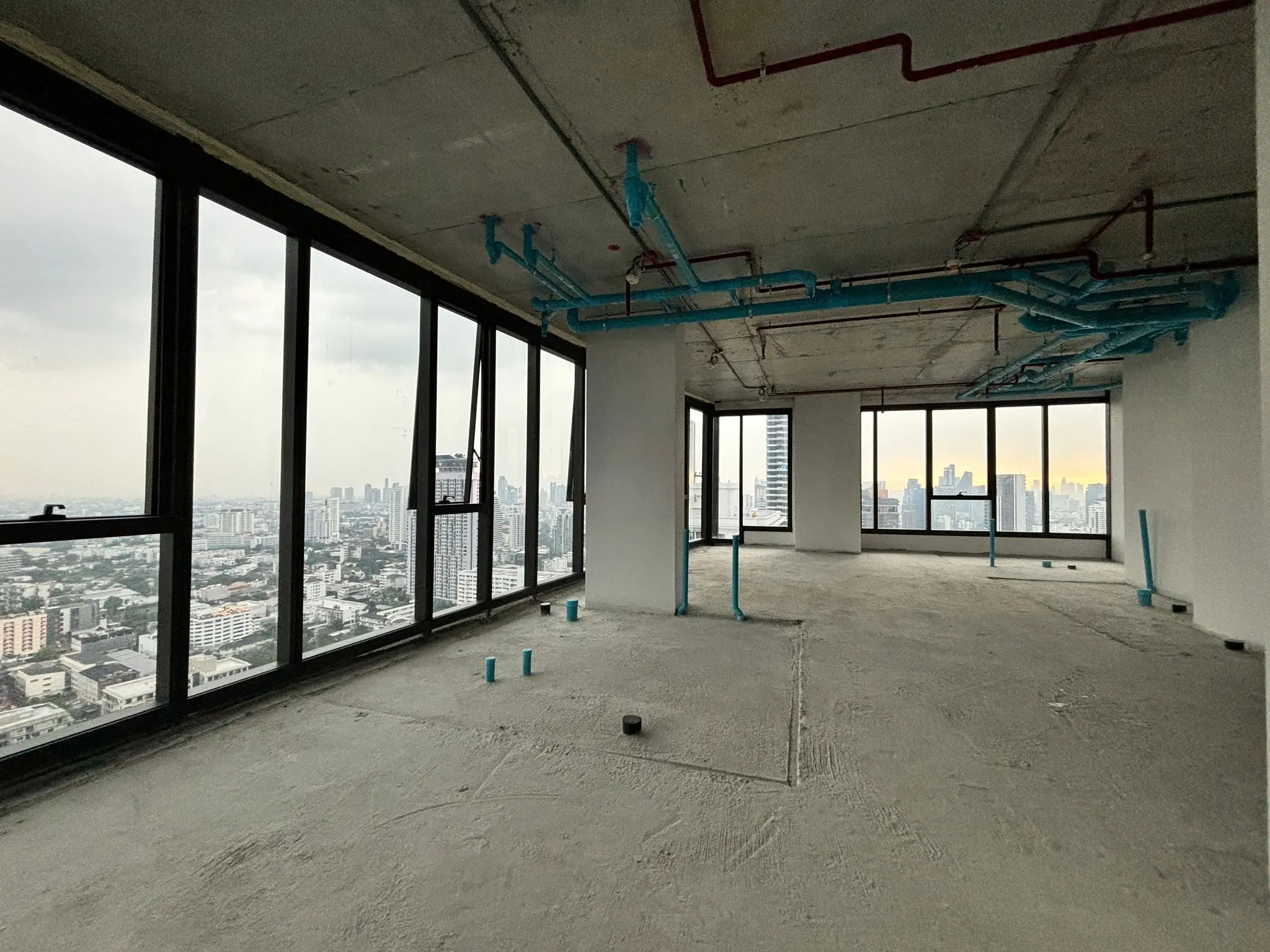Bare-shell Penthouse. Aestiq Thonglor