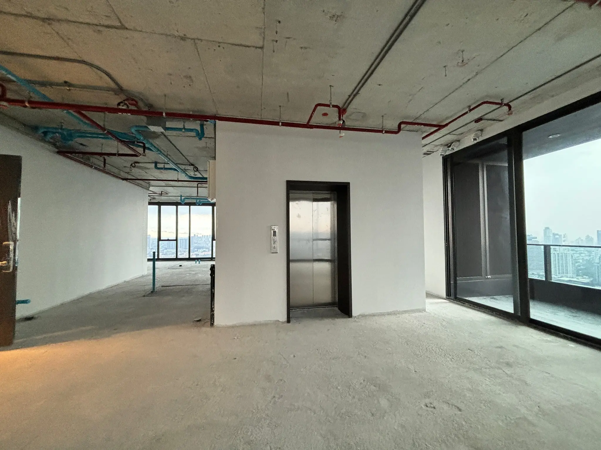 Bare-shell Penthouse. Aestiq Thonglor