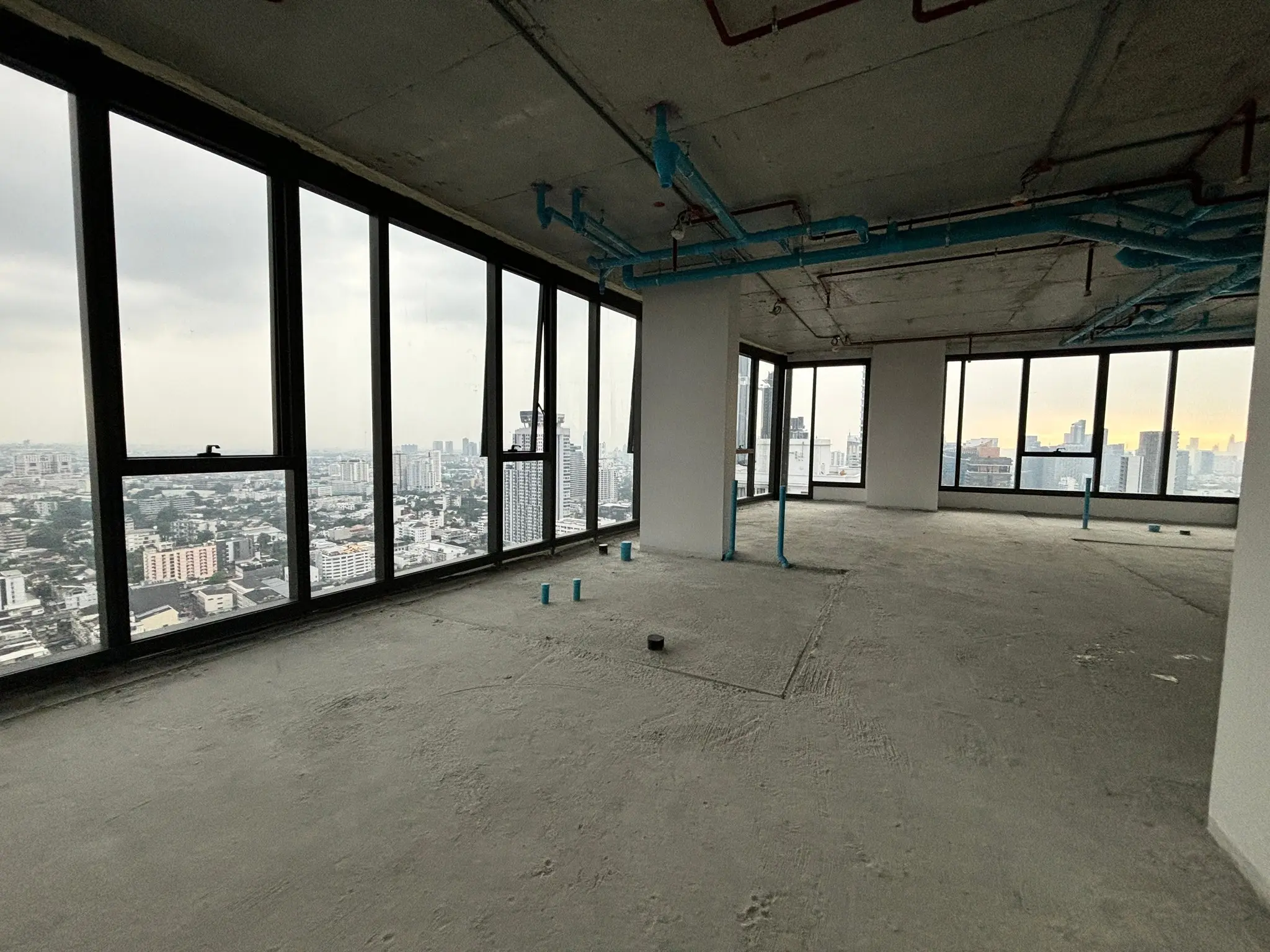 Bare-shell Penthouse. Aestiq Thonglor