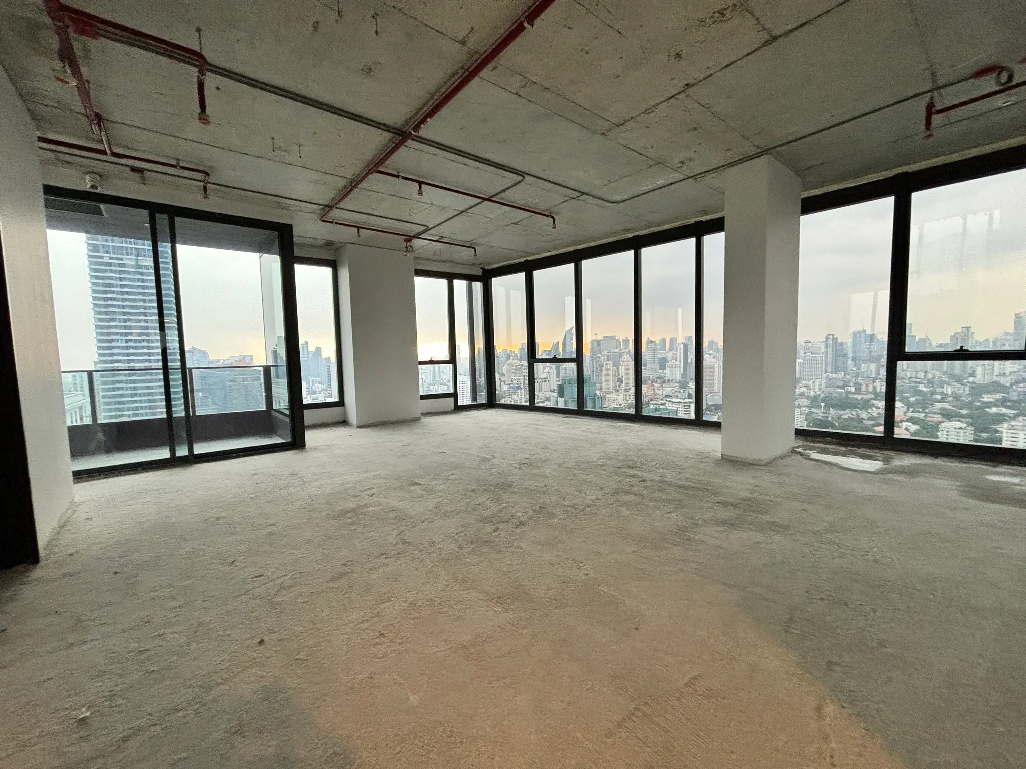 Bare-shell Penthouse. Aestiq Thonglor