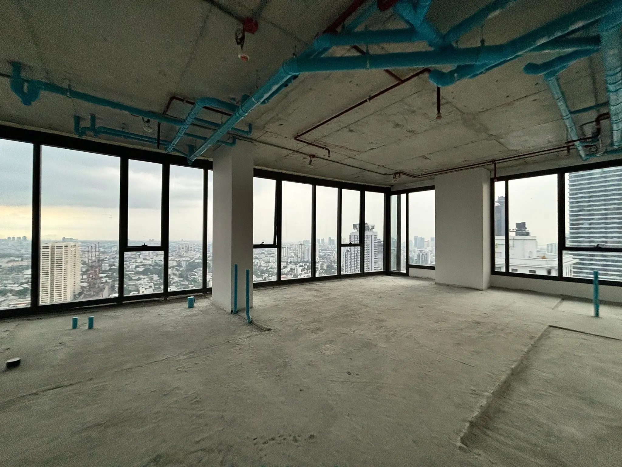 Bare-shell Penthouse. Aestiq Thonglor