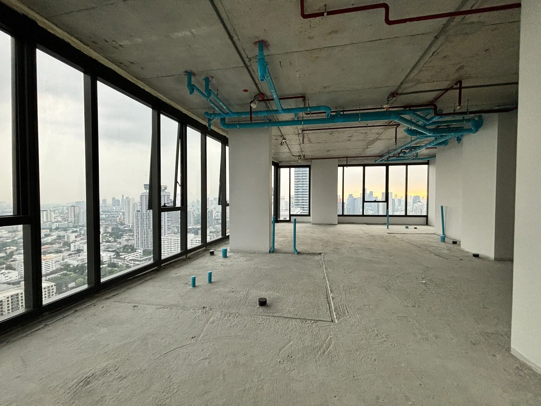 Bare-shell Penthouse. Aestiq Thonglor