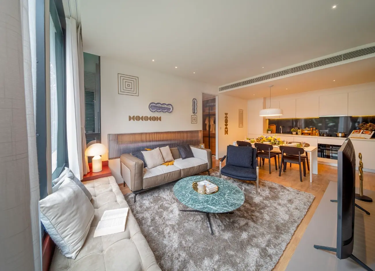 1 Bed+/ 1 Bath Noble Form Thonglor