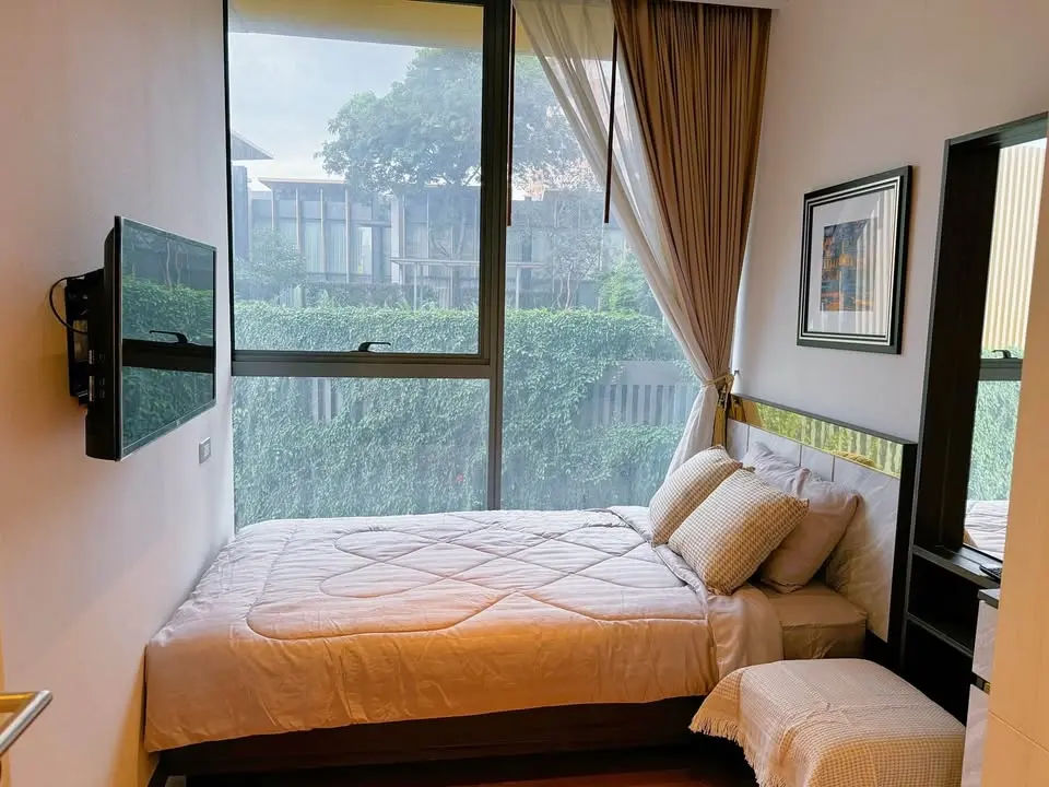 2 Beds/ 2 Baths The Lumpini 24