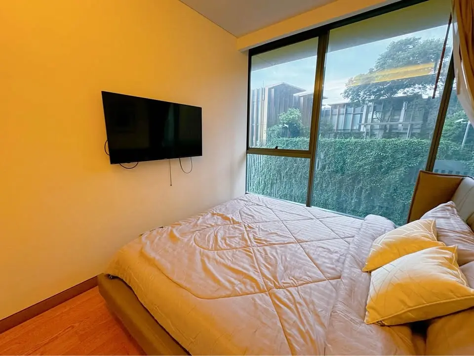 2 Beds/ 2 Baths The Lumpini 24