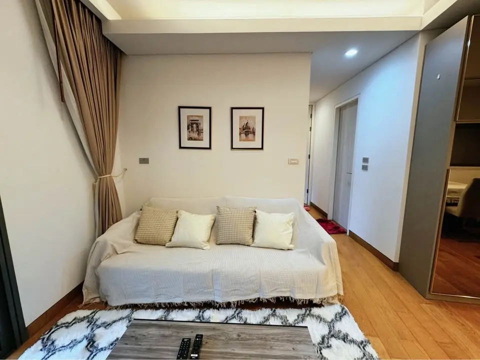 2 Beds/ 2 Baths The Lumpini 24