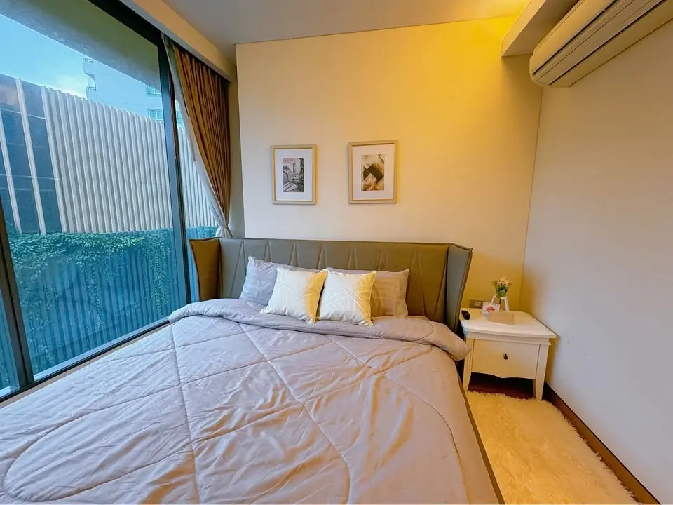 2 Beds/ 2 Baths The Lumpini 24