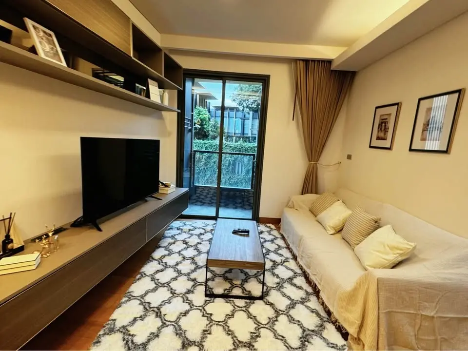 2 Beds/ 2 Baths The Lumpini 24