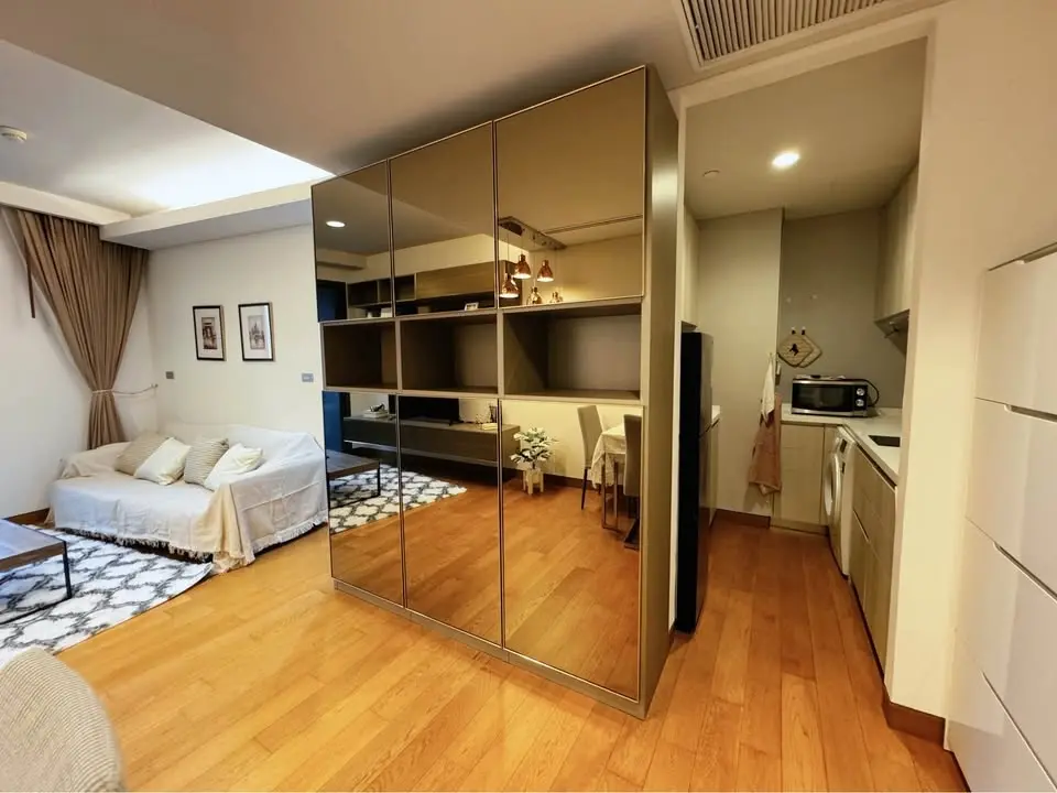 2 Beds/ 2 Baths The Lumpini 24