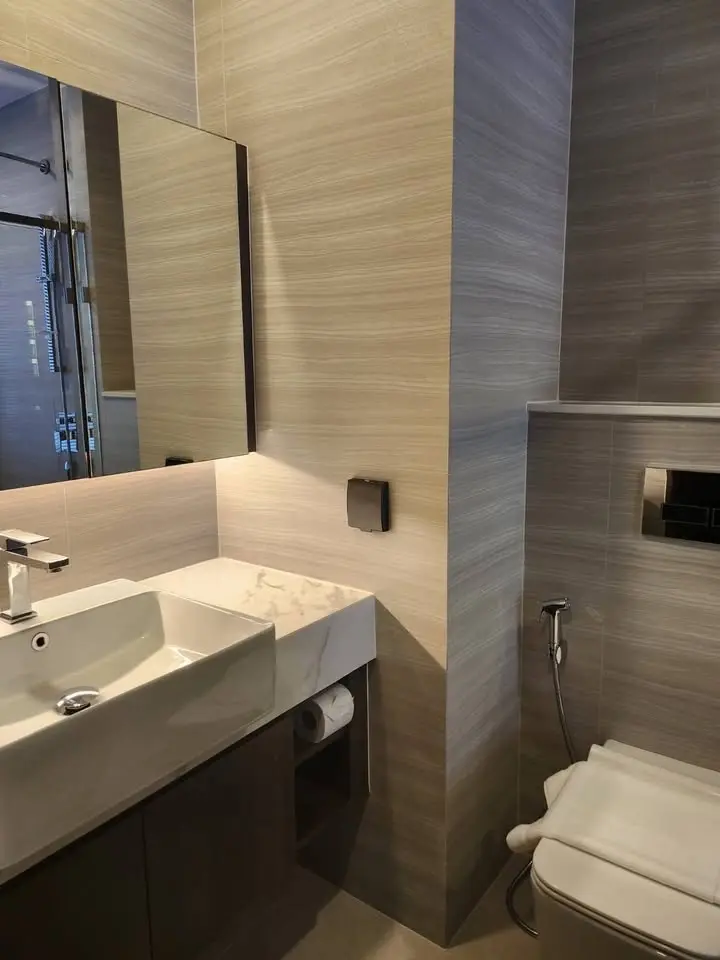 1 Bed/ 1 Bath  Park Origin Thonglor