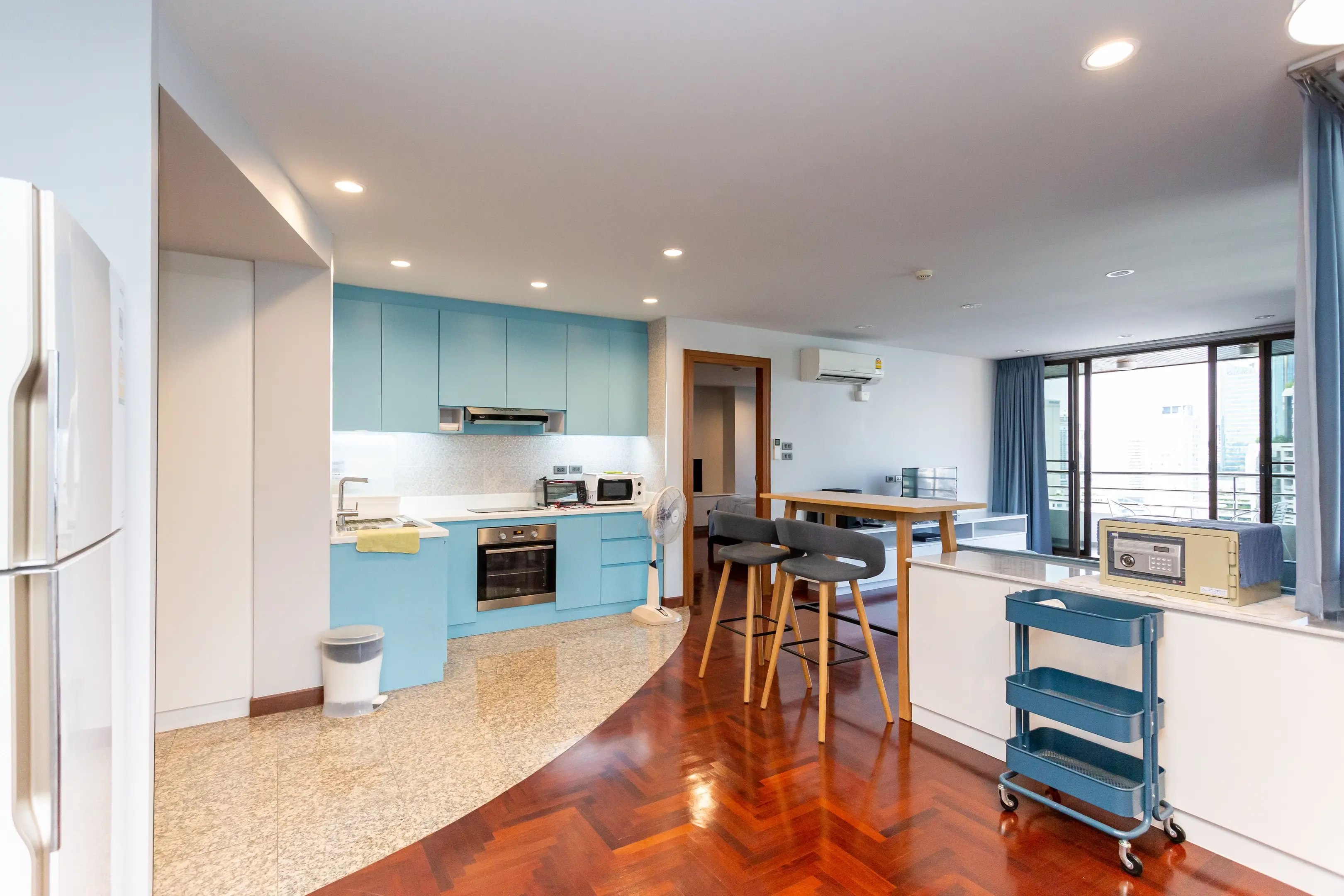 2 Bed/ 2 Bath Lake Avenue