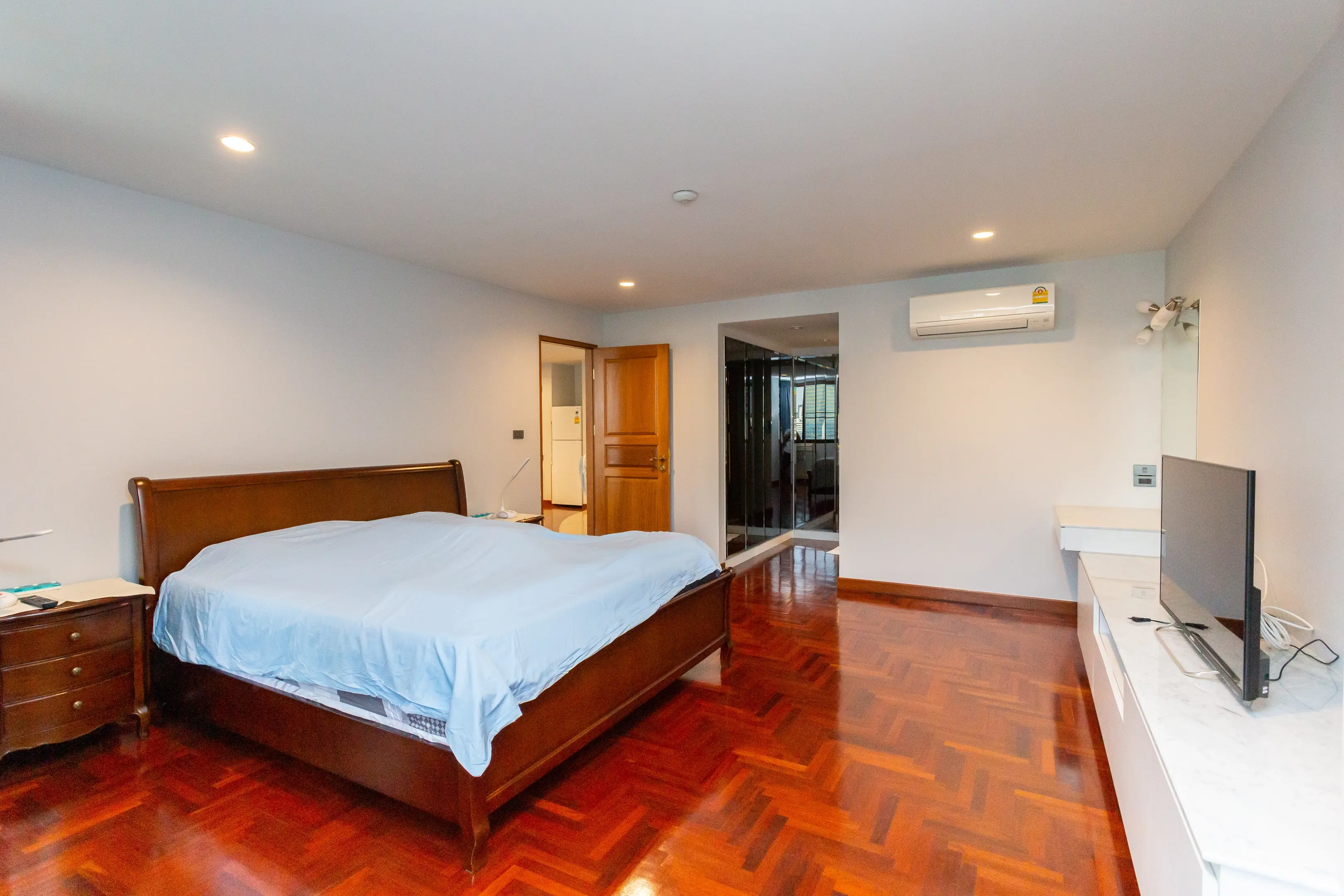 2 Bed/ 2 Bath Lake Avenue