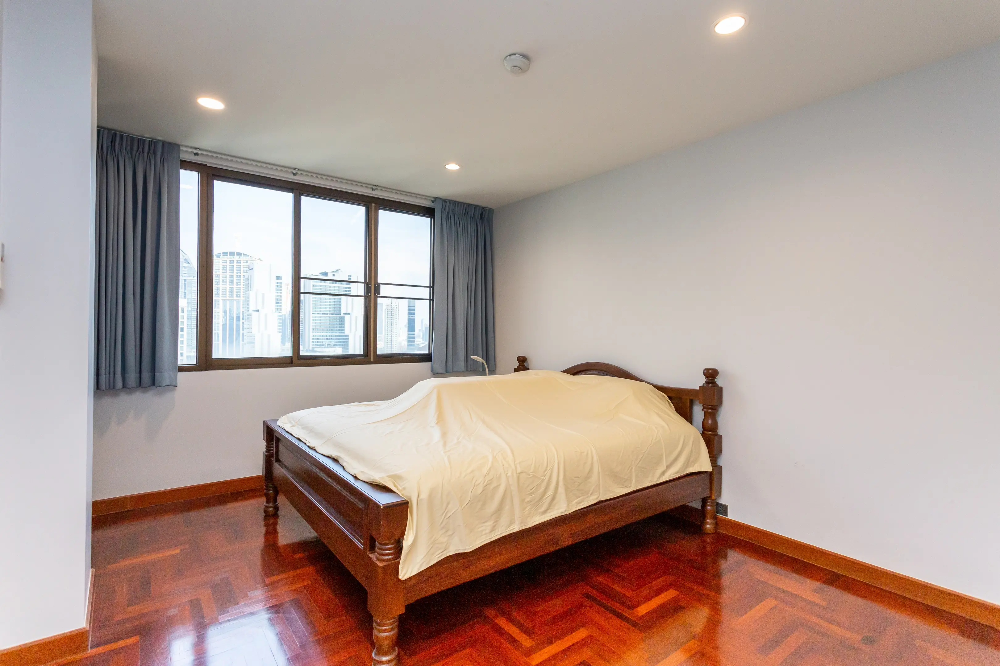 2 Bed/ 2 Bath Lake Avenue