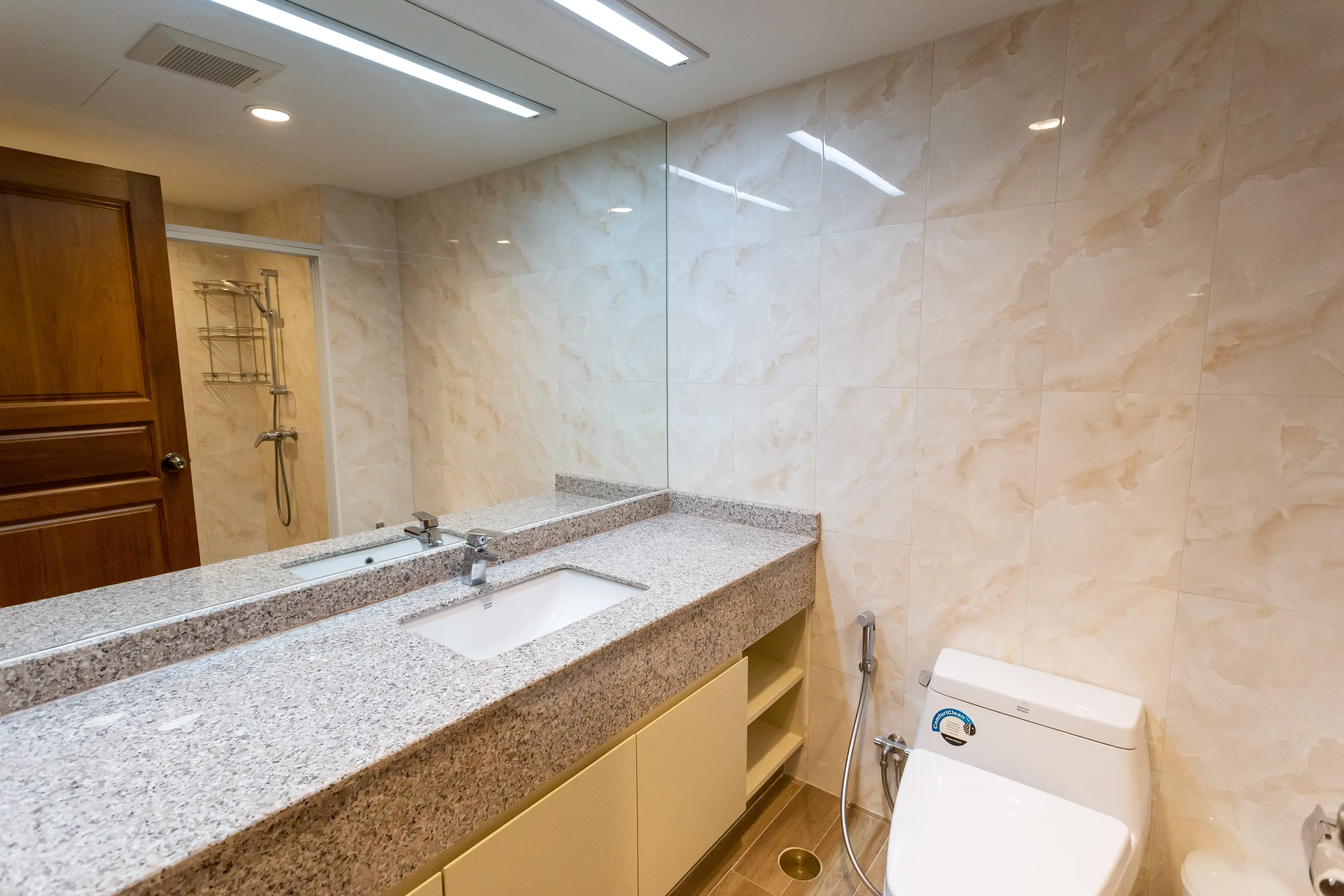 2 Bed/ 2 Bath Lake Avenue