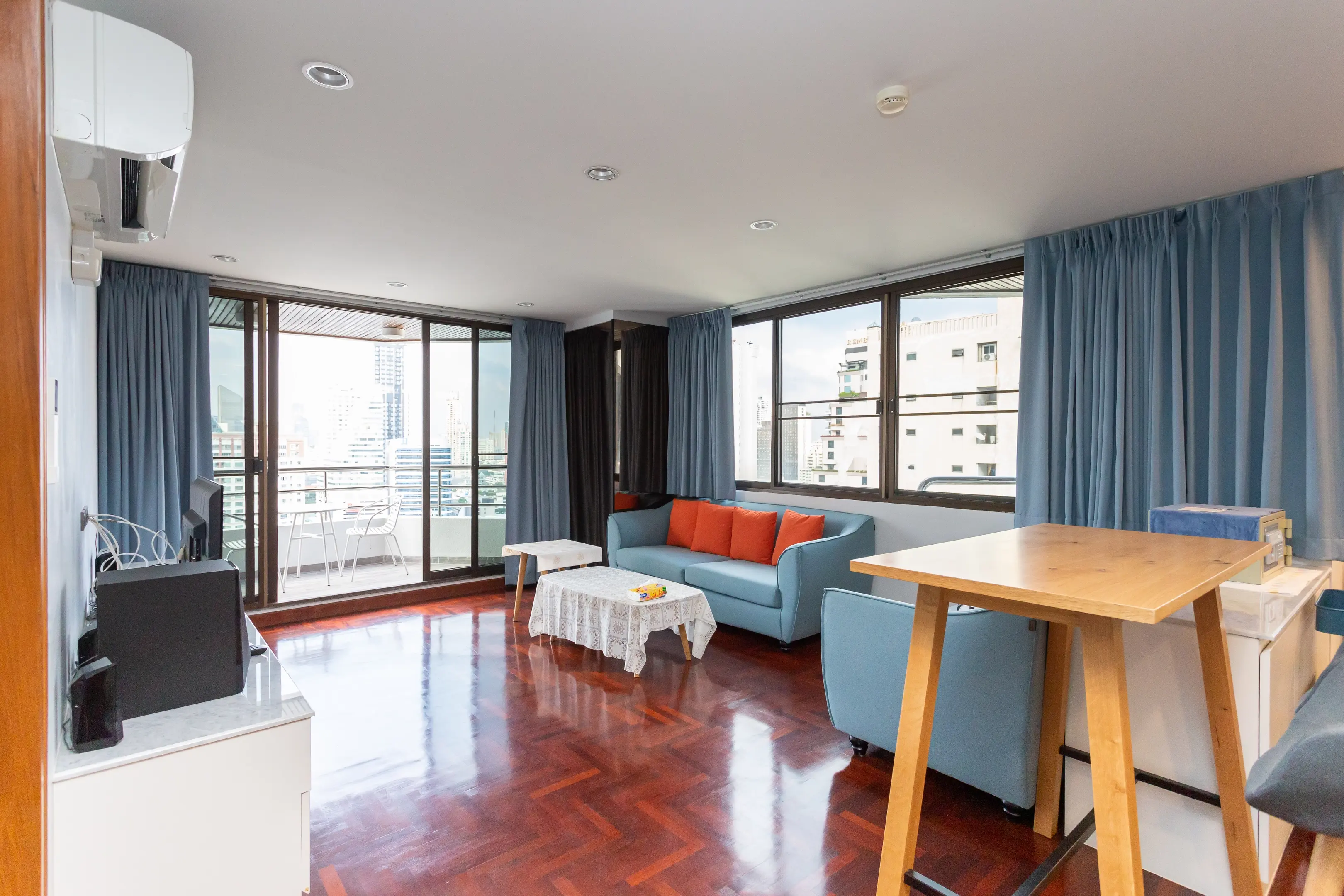 2 Bed/ 2 Bath Lake Avenue