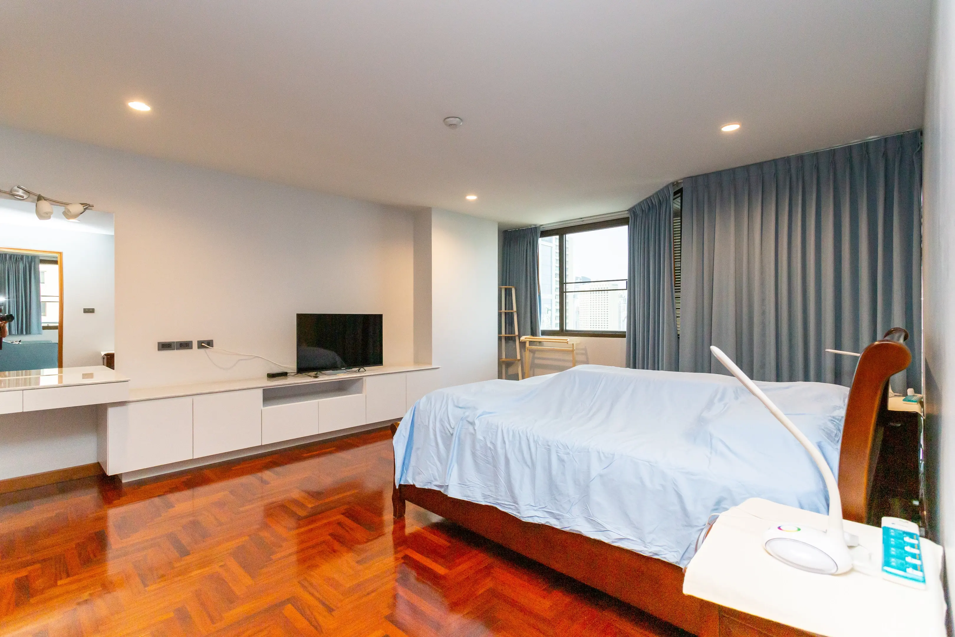 2 Bed/ 2 Bath Lake Avenue