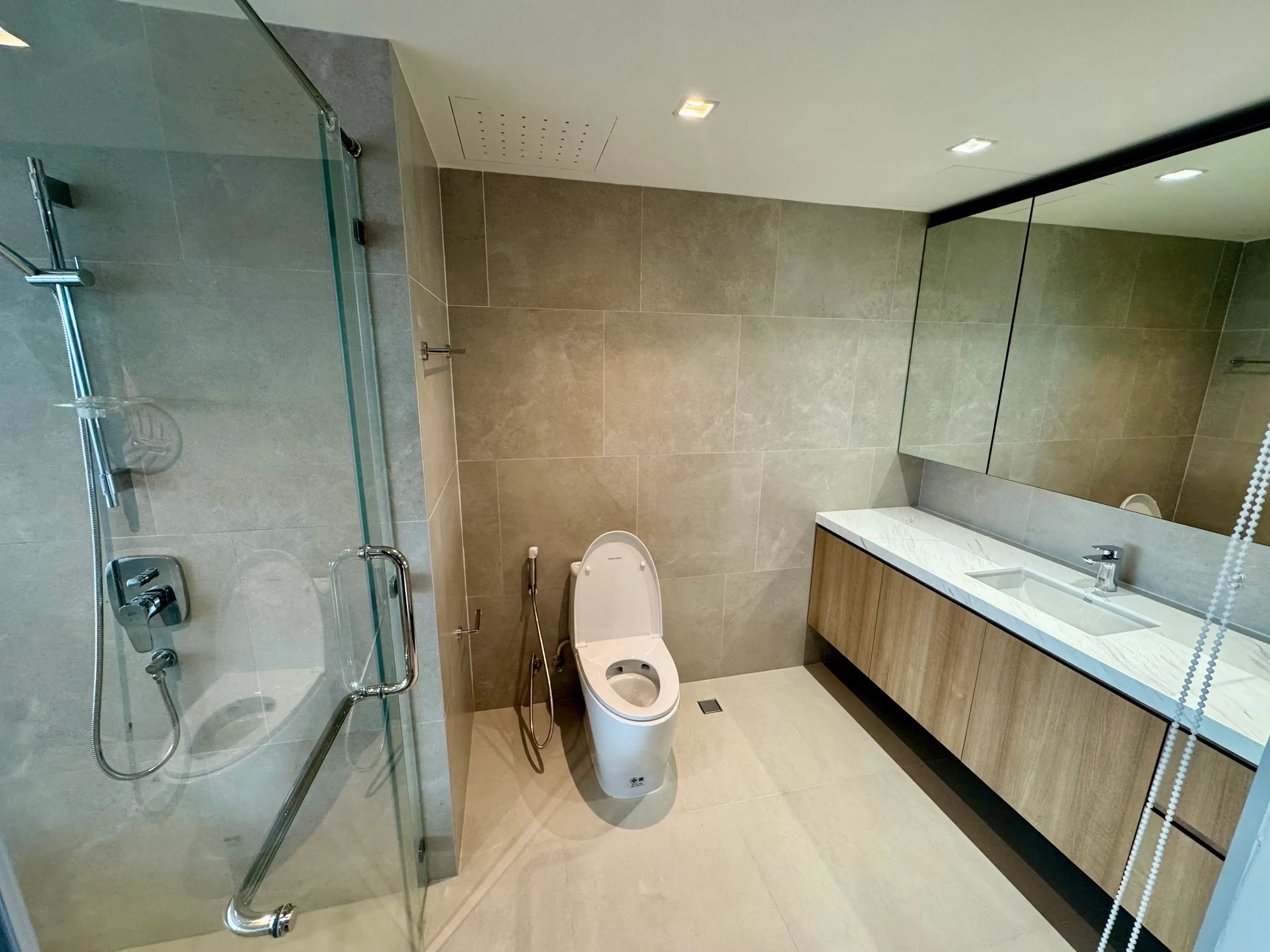 1 Bed/ 1 Bath Lake Avenue 