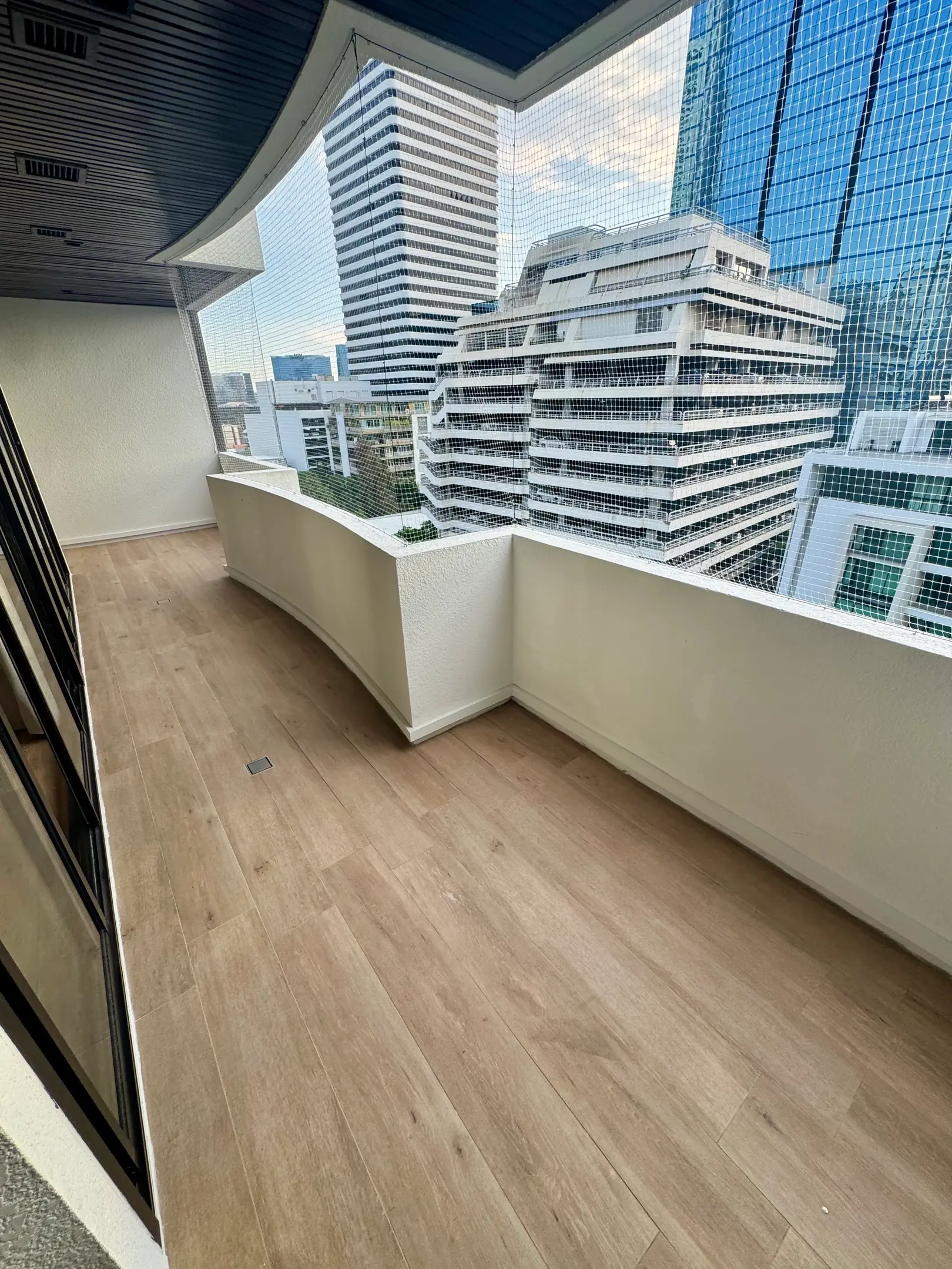 1 Bed/ 1 Bath Lake Avenue 
