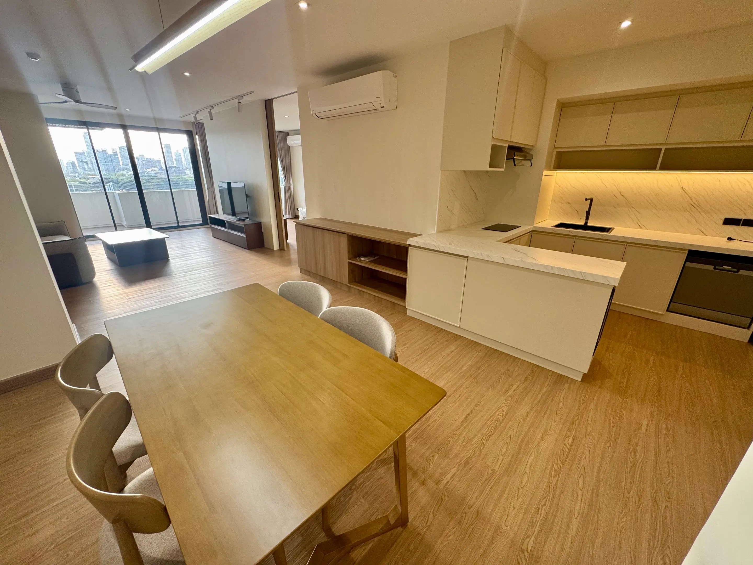 1 Bed/ 1 Bath Lake Avenue 