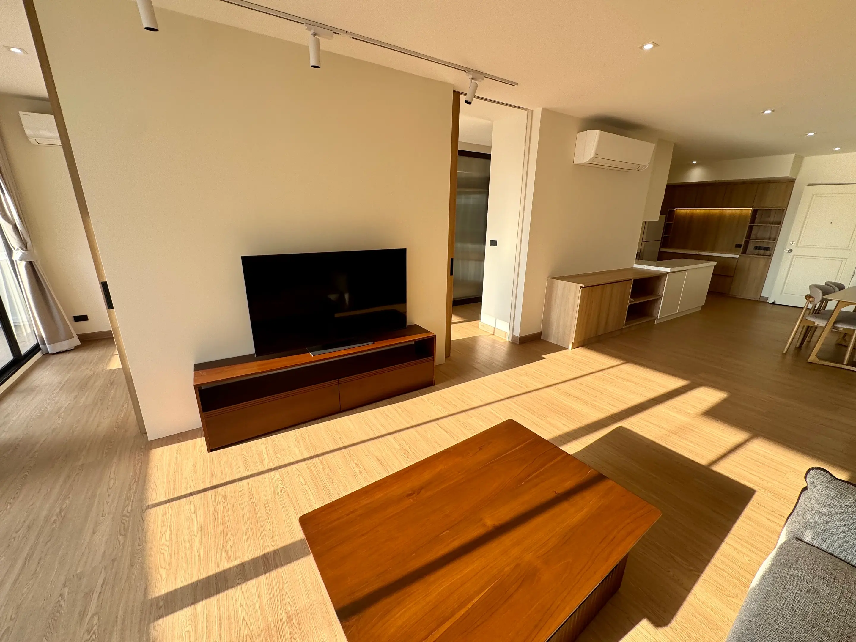 1 Bed/ 1 Bath Lake Avenue 