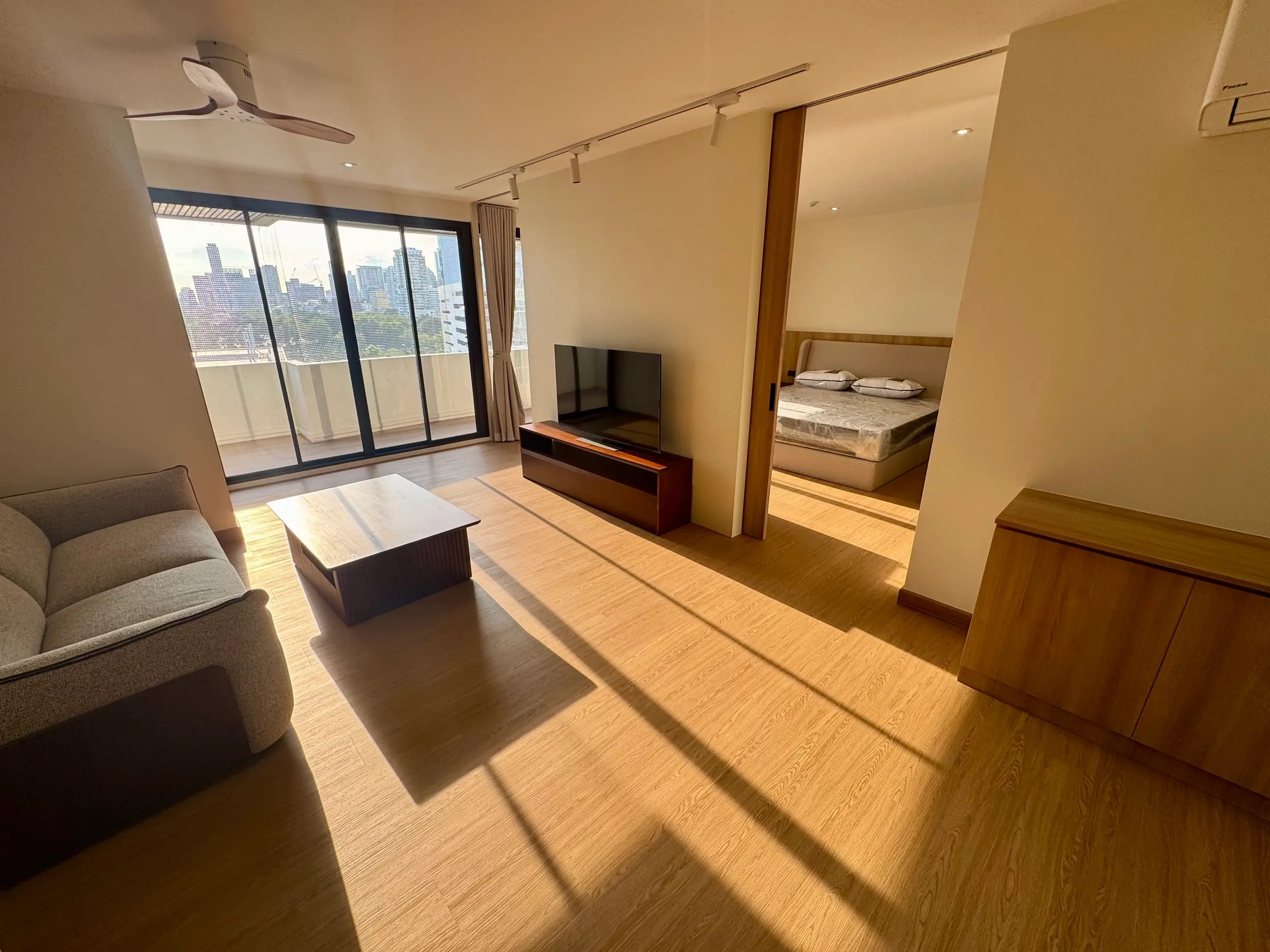1 Bed/ 1 Bath Lake Avenue 