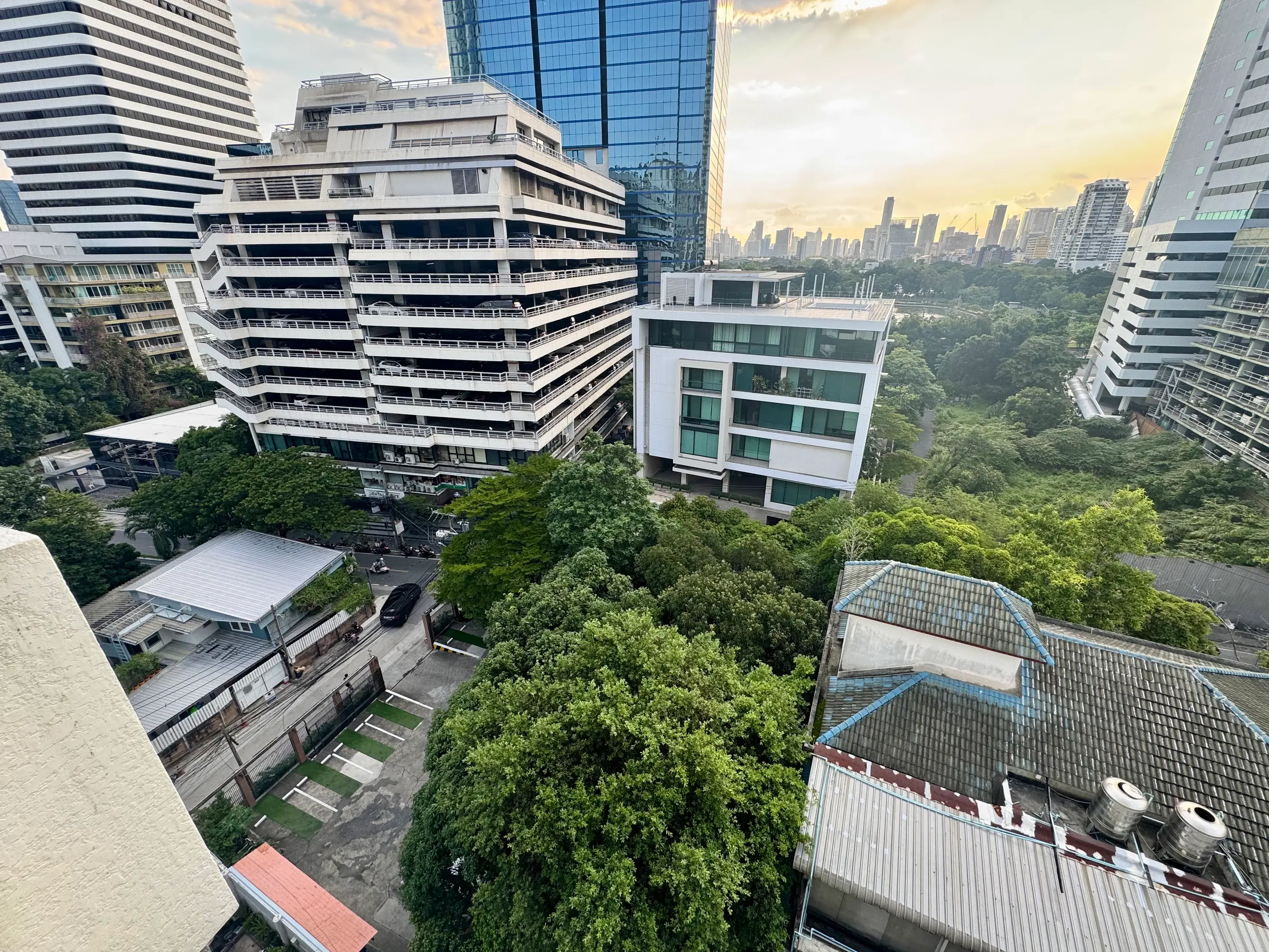 1 Bed/ 1 Bath Lake Avenue 