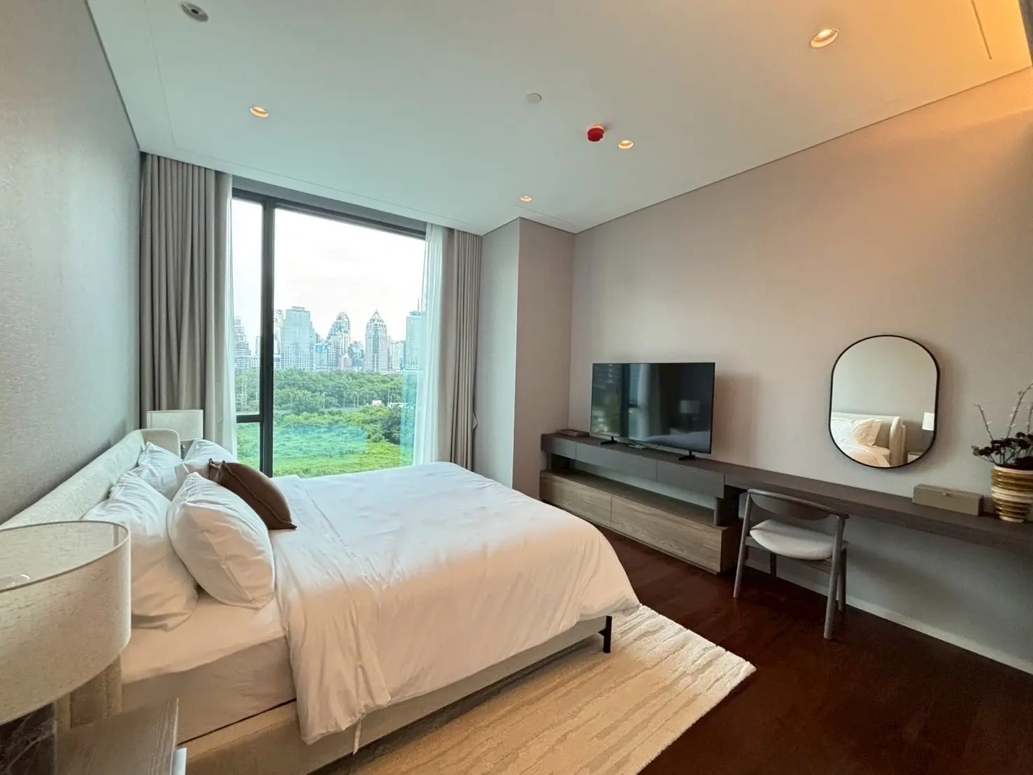 2 Bed/ 3 Bath The Residence at Sindhorn Kempinski 
