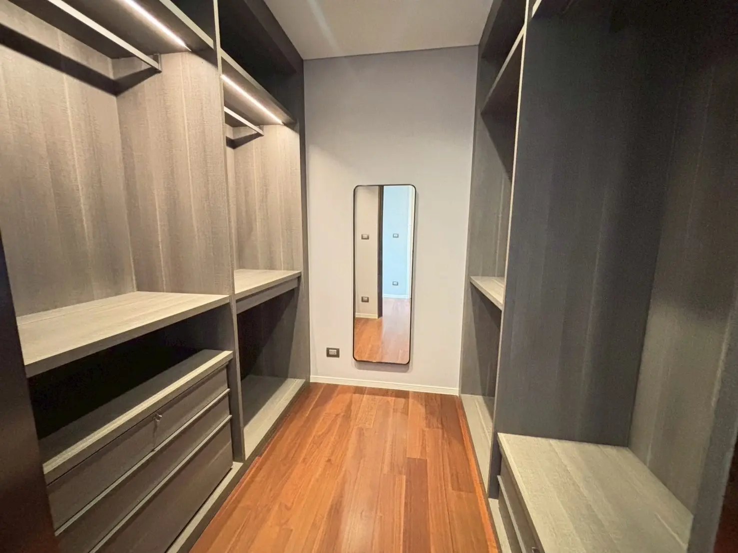 2 Bed/ 3 Bath The Residence at Sindhorn Kempinski 