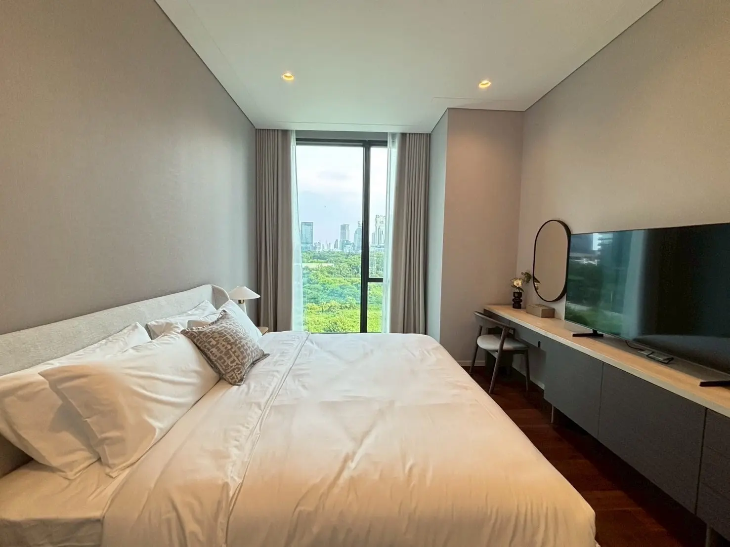 2 Bed/ 3 Bath The Residence at Sindhorn Kempinski 