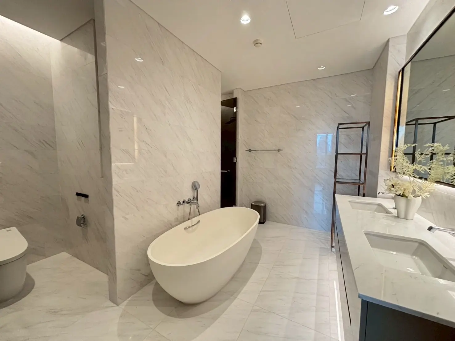 2 Bed/ 3 Bath The Residence at Sindhorn Kempinski 
