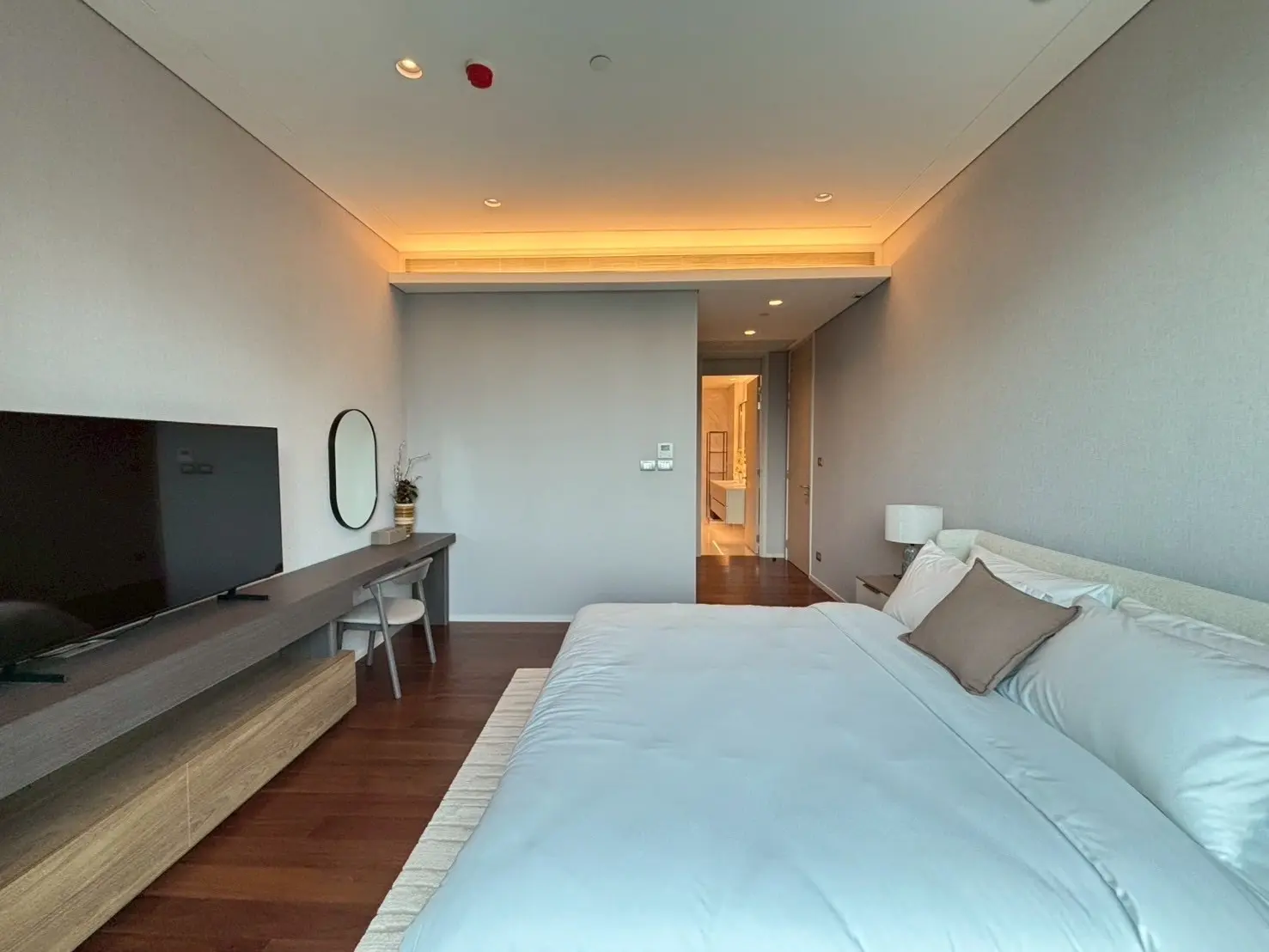 2 Bed/ 3 Bath The Residence at Sindhorn Kempinski 