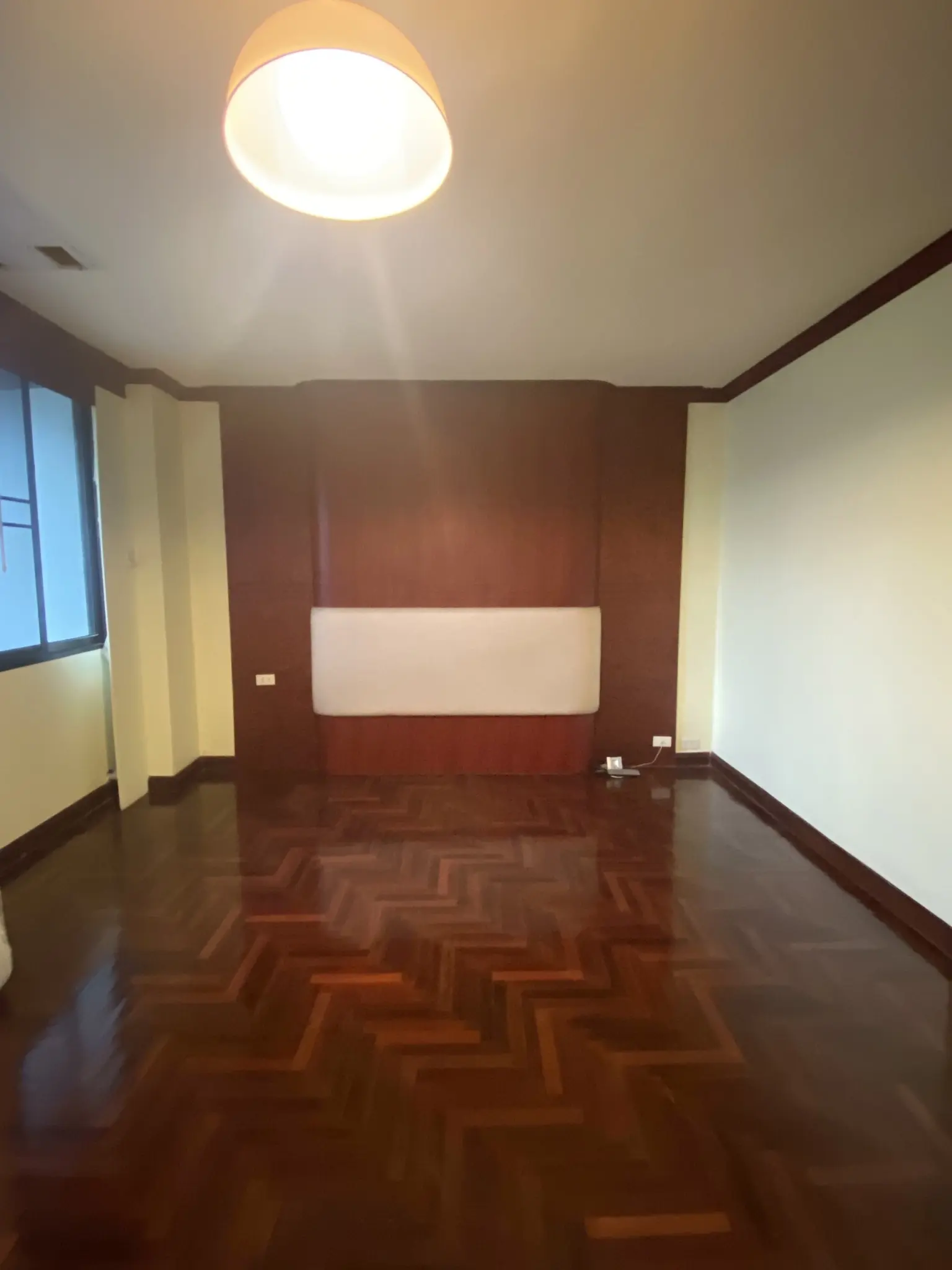 1 Bed/ 2 Bath Lake Avenue