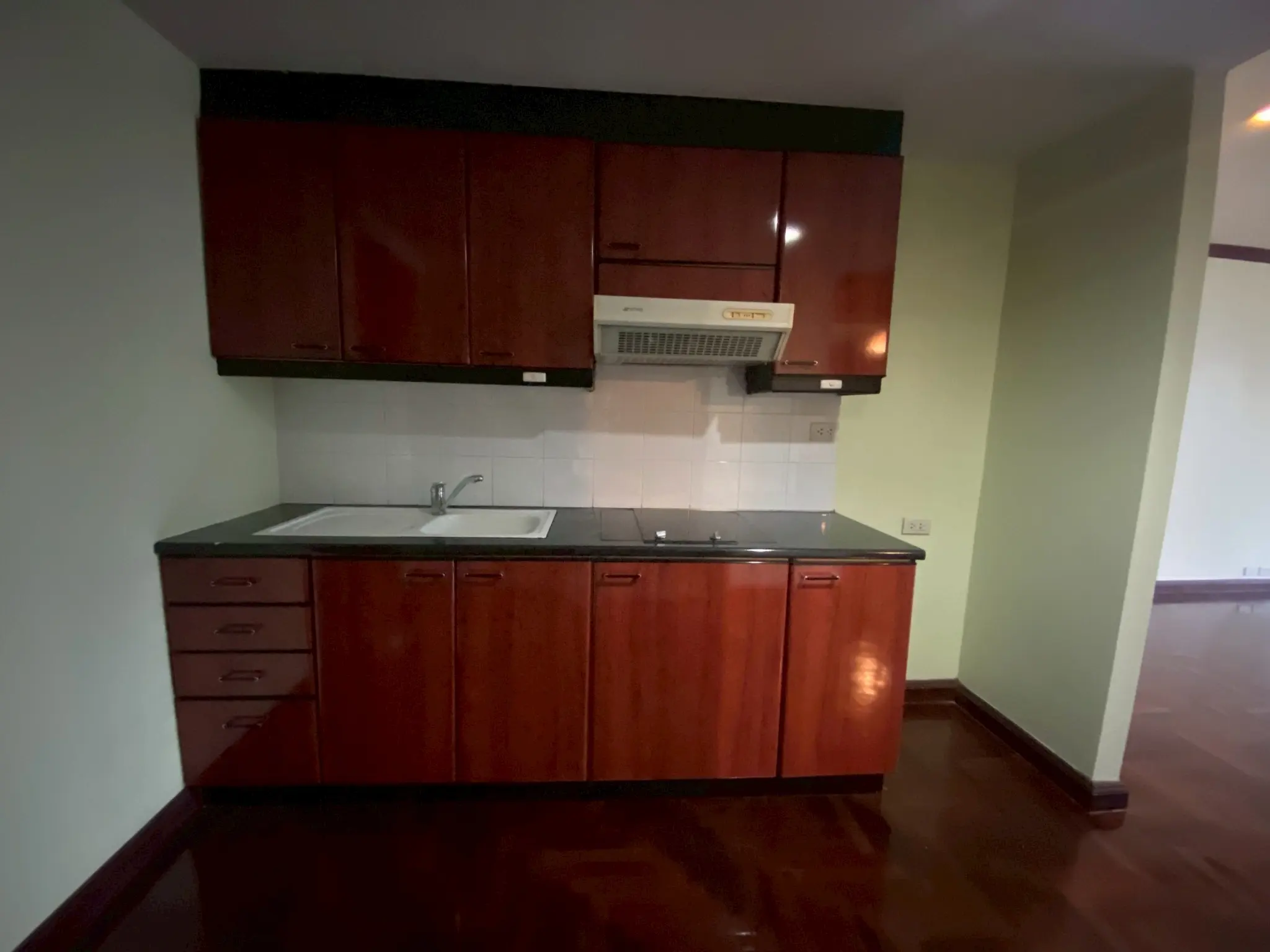 1 Bed/ 2 Bath Lake Avenue