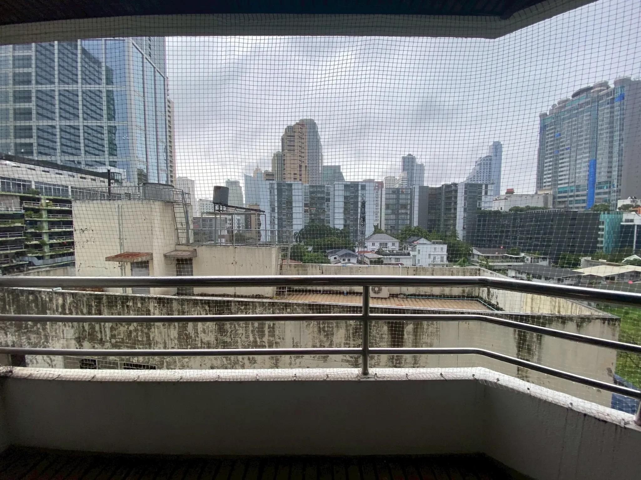 1 Bed/ 2 Bath Lake Avenue
