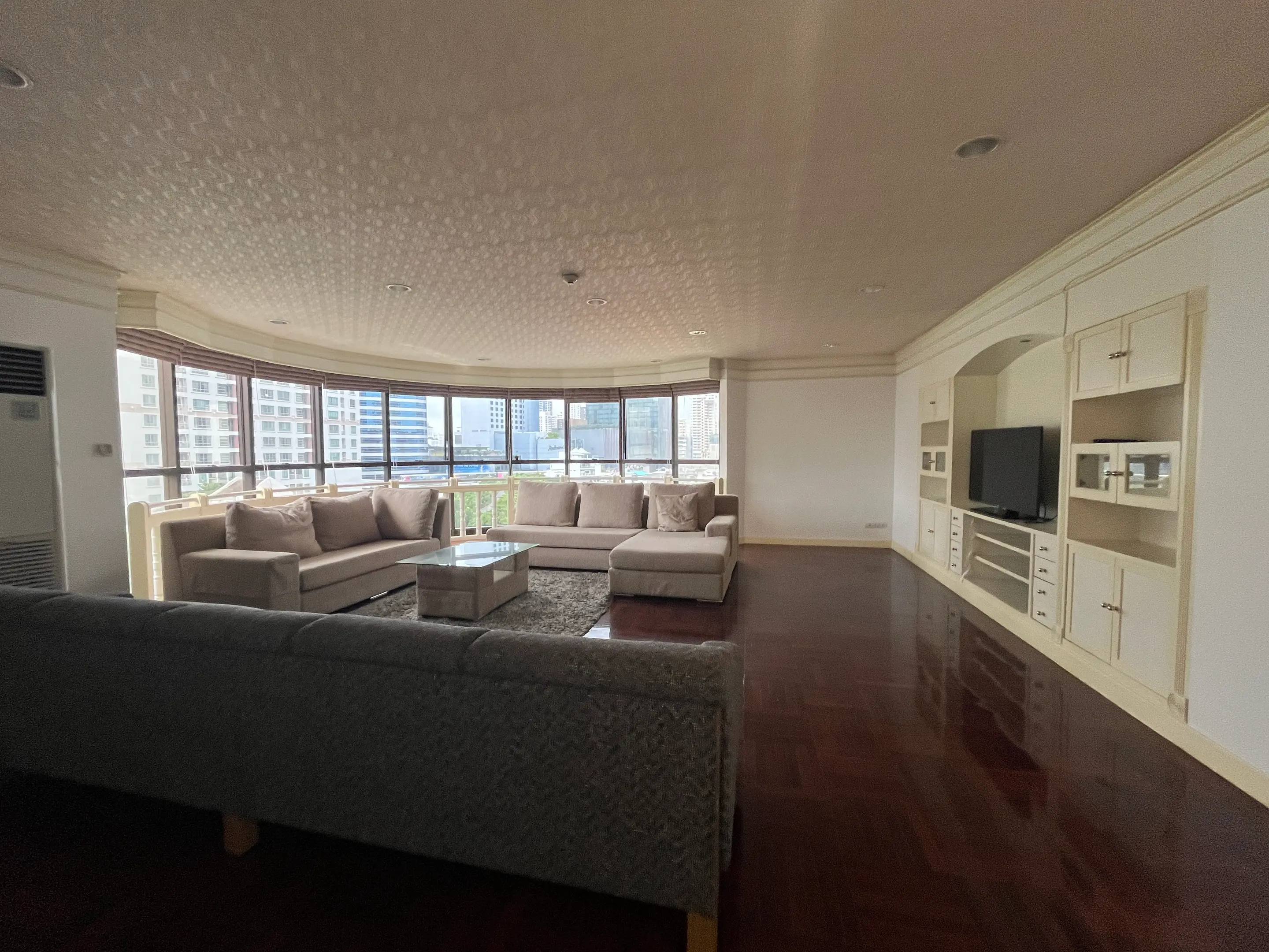 3 Bed/ 3 Bath City Lake Tower Pet Friendly
