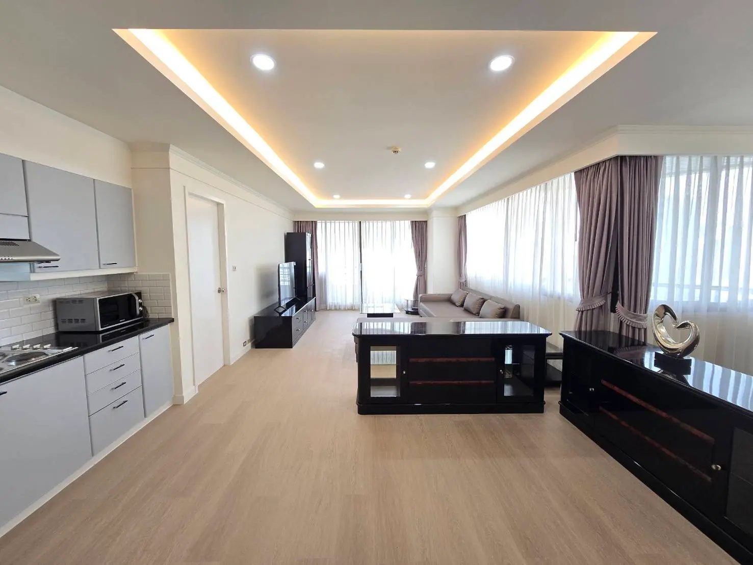 2 Bed/ 2 Bath Lake Avenue 