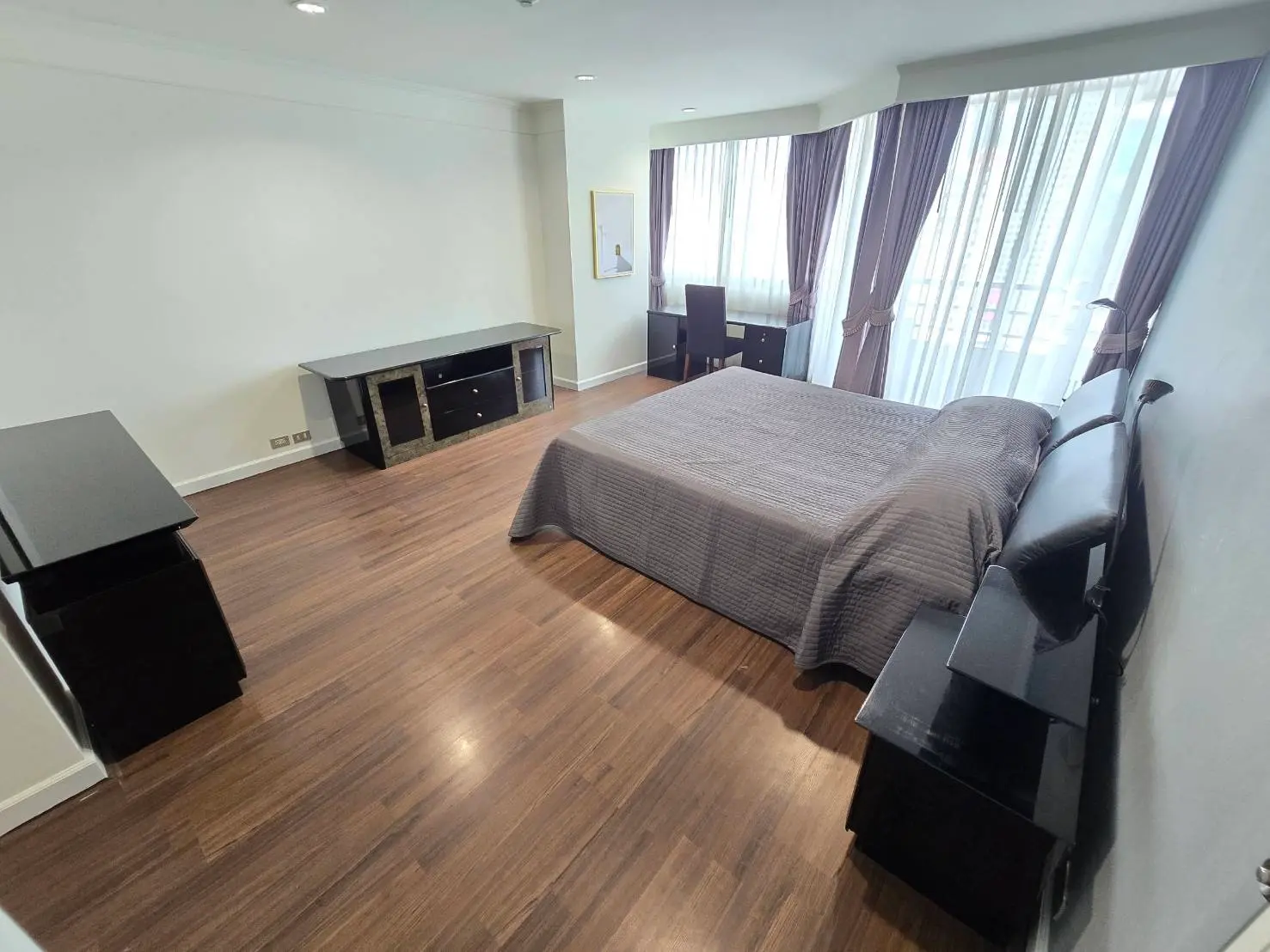 2 Bed/ 2 Bath Lake Avenue 