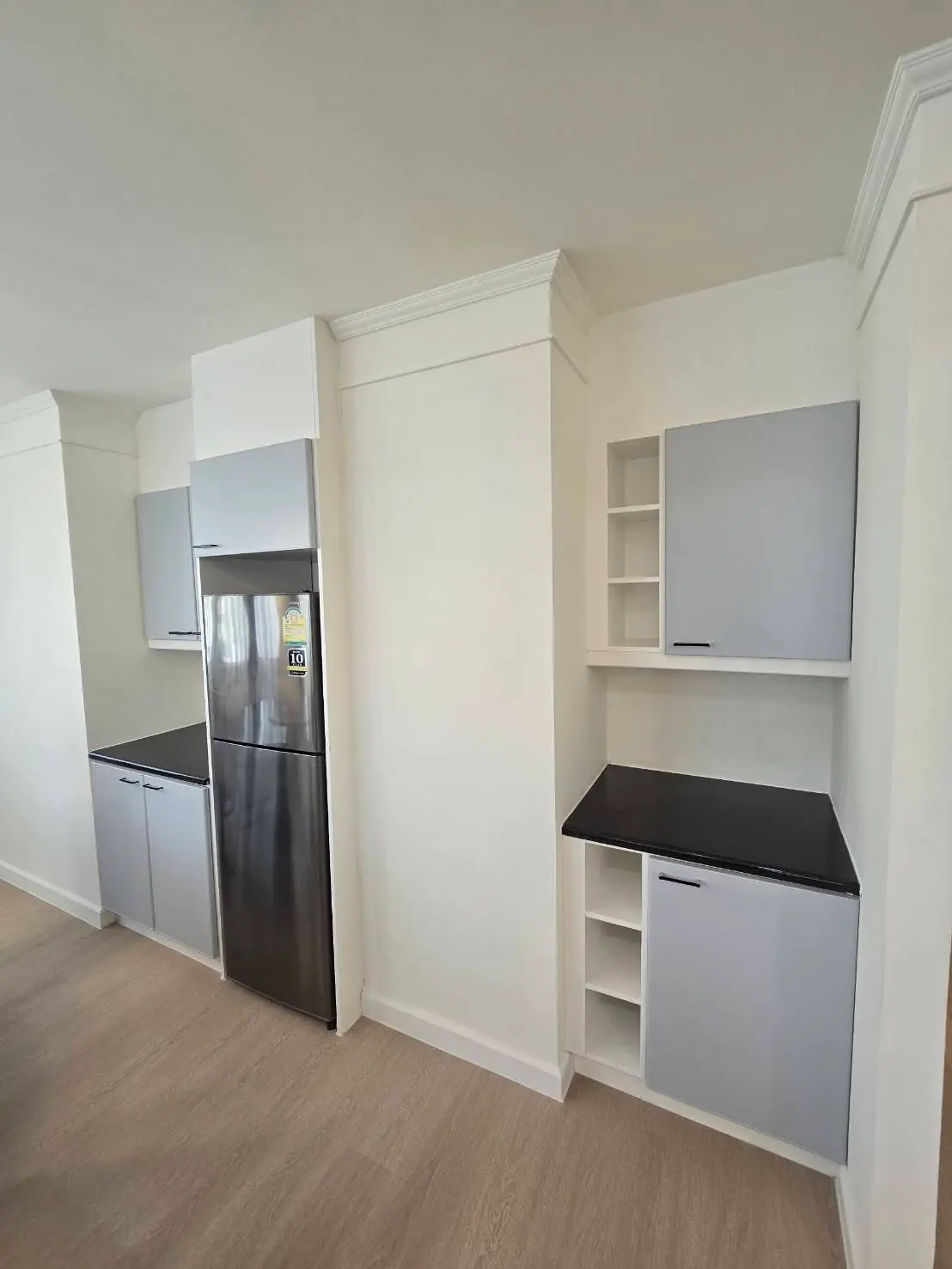 2 Bed/ 2 Bath Lake Avenue 