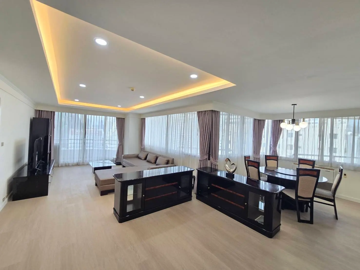 2 Bed/ 2 Bath Lake Avenue 